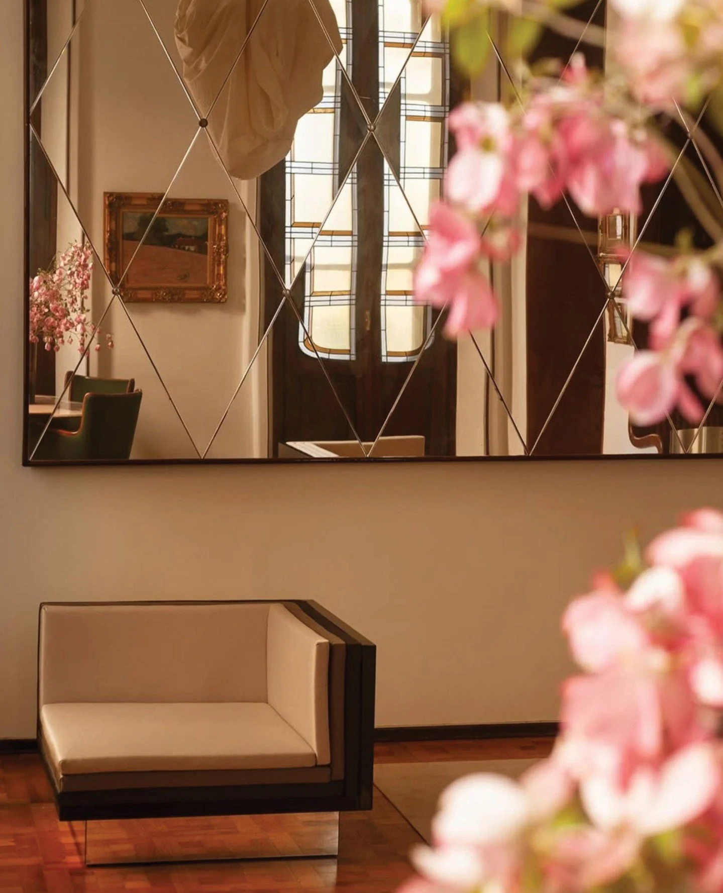 Reflecting on a highlight of Milan Design Week 2026.⁠
Interni Venosta&rsquo;s &lsquo;Interno Italiano&rsquo; collection featured at Palazzo Olivazzi.⁠
⁠
The project unfolded in a private Milanese residence designed by Osvaldo Borsani, a space never b
