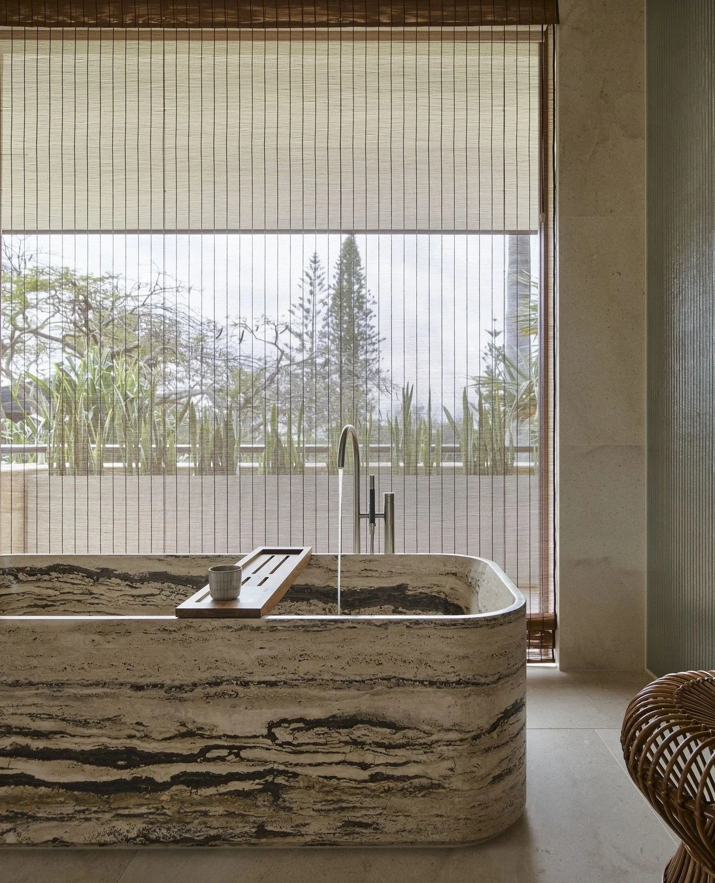 PORTRAIT OF A LADY by Atelier Alwill.⁠
Featured in the latest issue of @vogueliving, we're thrilled to see images of the beautiful home with a Vaselli travertine bath, vanity, and custom stone coffee table, all from Moebel. Alongside these, other pie