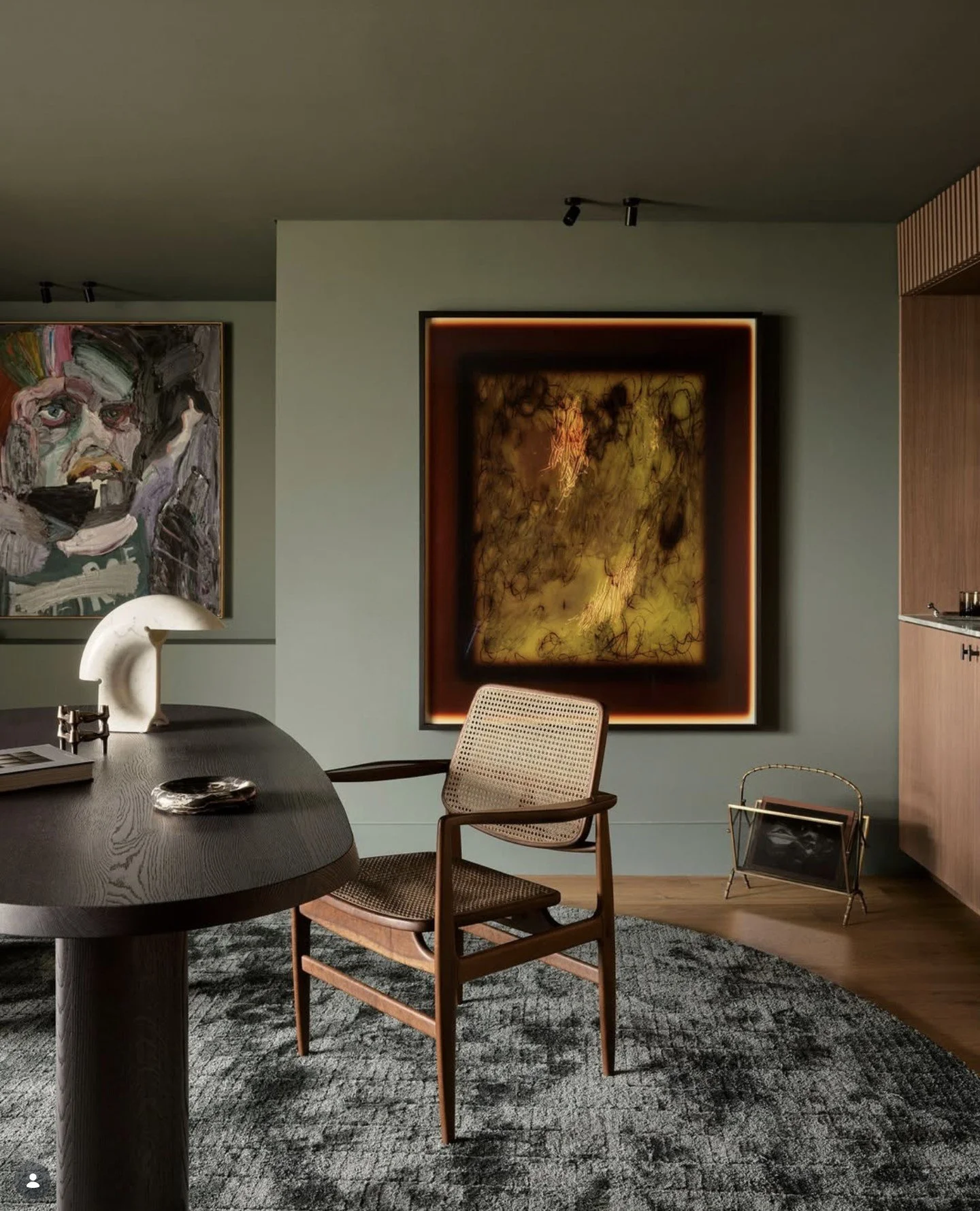 Sunset House by Decus, where art leads, texture lingers and colour smoulders. The home's study features the Van Rossum Kei table in Quartz from Moebel. Take a look inside @vogueliving⁠ online via our link.⁠
⁠
Interior Design @decus_interiors⁠
Build @