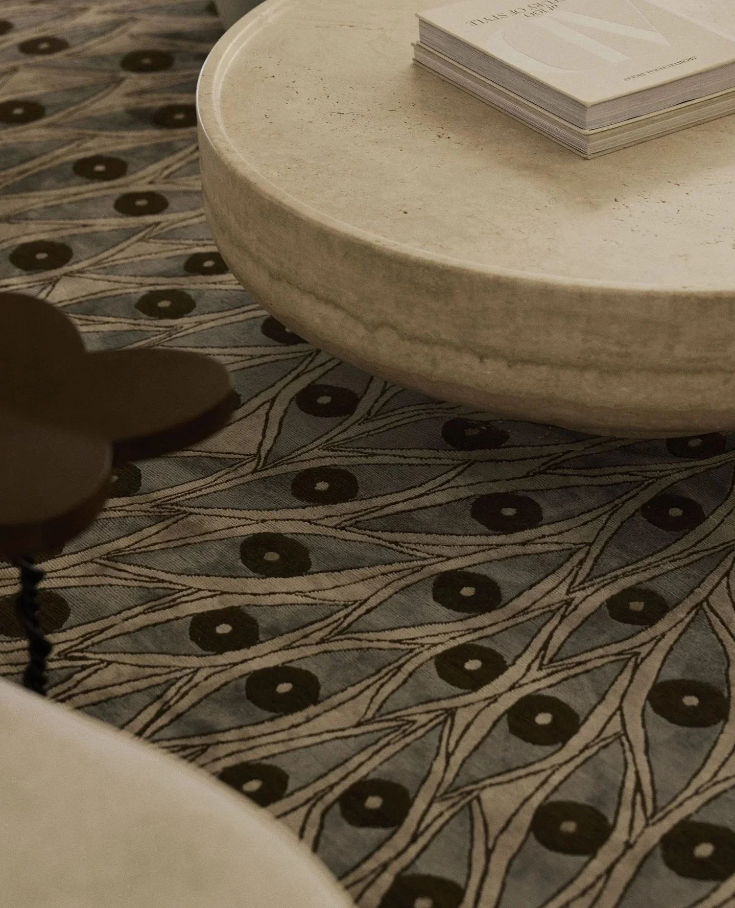 PORTRAIT OF A LADY by Atelier Alwill.⁠
Featured in the latest issue of @vogueliving, we're thrilled to see images of the living space of the Queensland home, which features a Nazar rug by Atelier F&eacute;vrier from Moebel.  Alongside it are other pi
