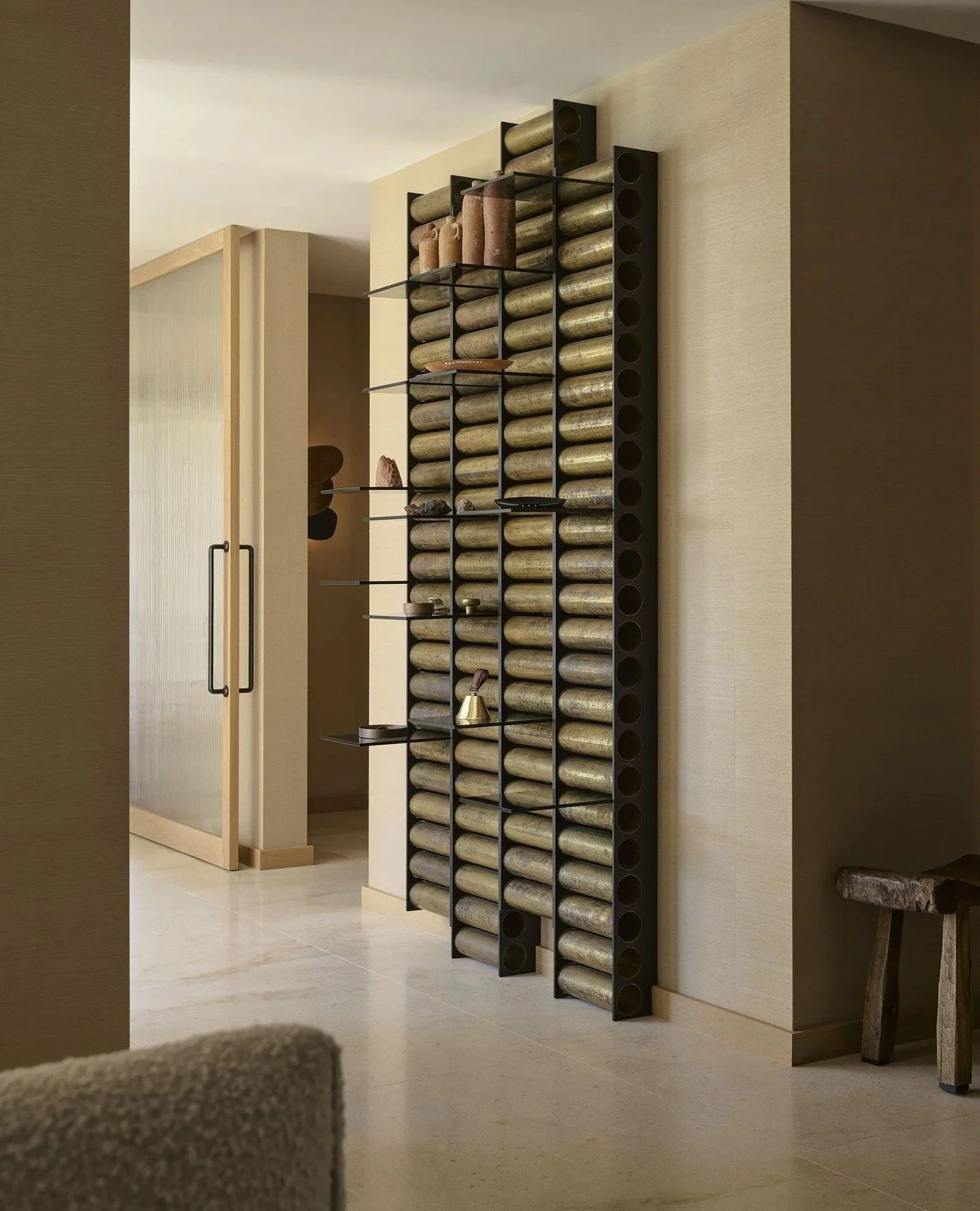 PORTRAIT OF A LADY by Atelier Alwill.⁠
Featured in the latest issue of @vogueliving, we're thrilled to see images of the entry hallway of the Queensland home, which features the Dimoremilano Capostipite modular book/display shelves in matte-black pai