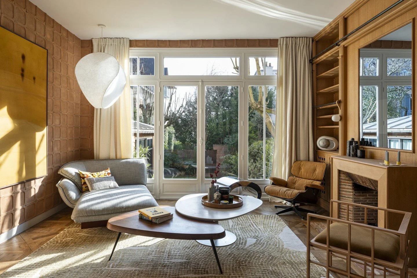 Rose in Paris⁠
Under the Italian terracotta wallcoverings in this beautiful home is an Atelier Fevrier Olga rug. Take a look inside via our link via @fornacebrioni⁠
⁠
@atelierfevrier #Moebel