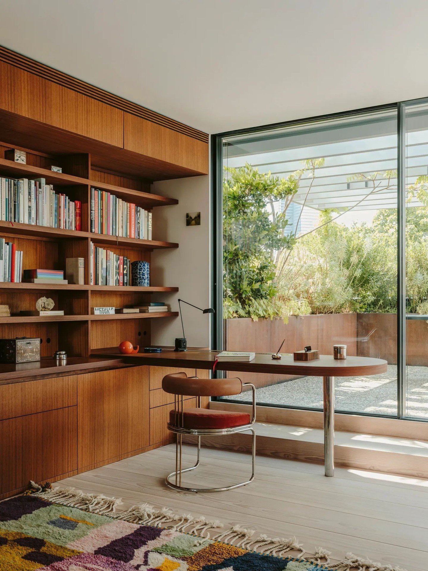 Inspiration from the team at Holzrausch with their mid-century-inspired Frankfurt Apartment. The study overlooking the roof terrace features the Razionalista Soft chair by Dimoremilano.⁠
⁠
Photography by Salva L&oacute;pez Take a look at the project,