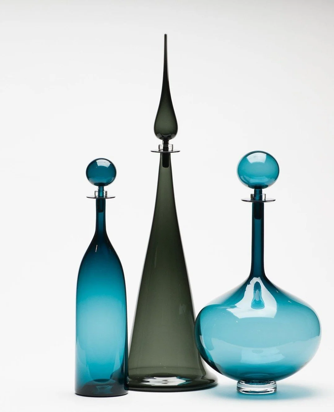 We love sharing cool resources and connections with our community. Today, we're excited to tell you about Perpetual Practice with Joe Cariati.⁠
⁠
We first met Joe when he came to Pittsburgh Glass Center in 2010(!) to teach a summer glassblowing inten