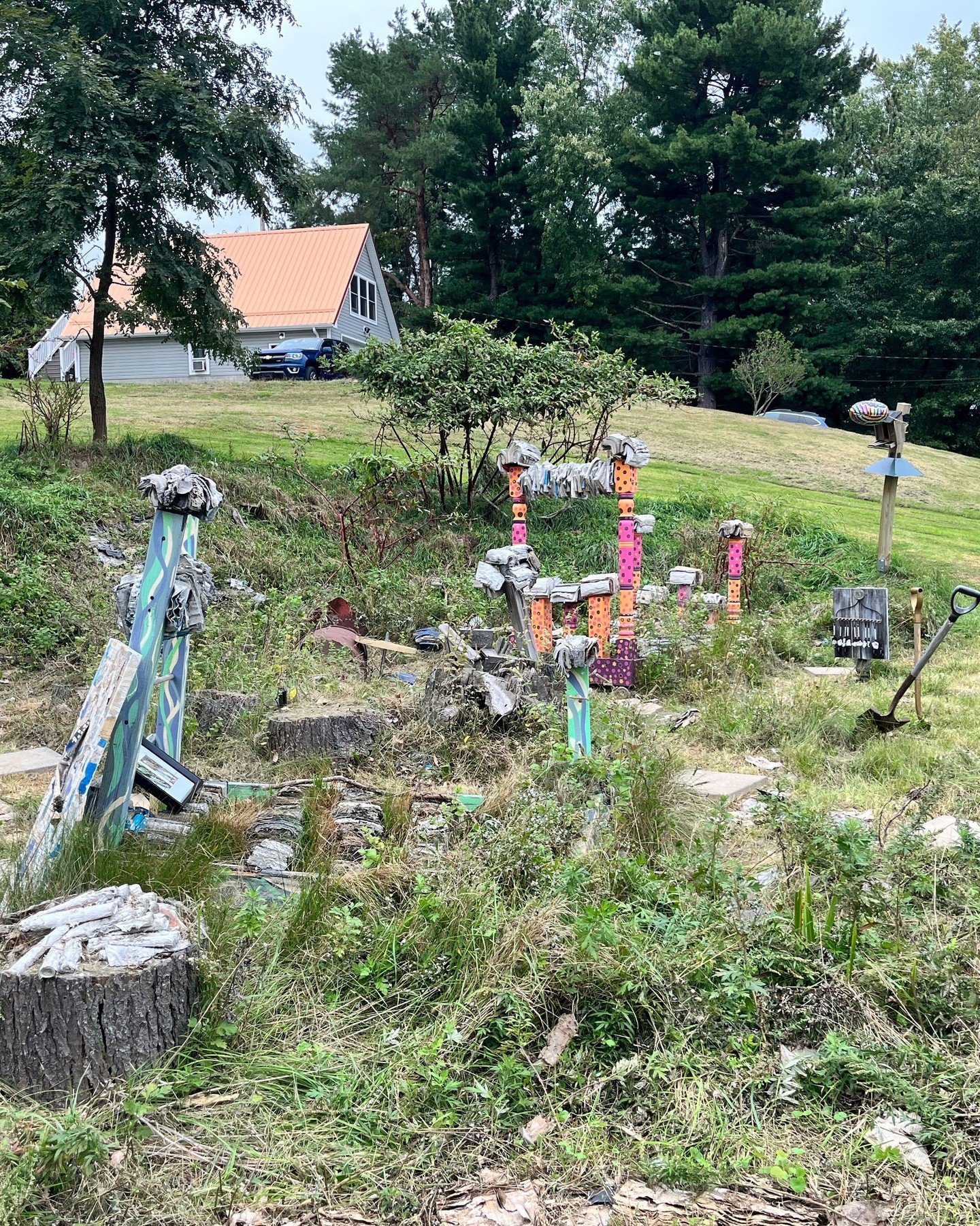 Happy 10th birthday to the Bookgarden! Such a wonderful exploration in experimentation, earthwork, and impermanence. 

#SarahSimmons #Bookgarden #ArtInNature #PorterLoves