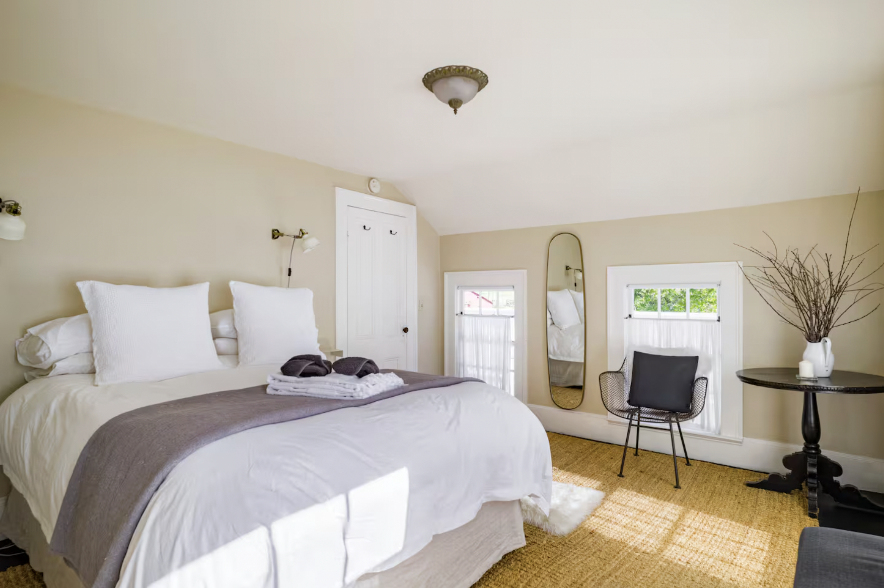 Shared Room - Queen Bed - Deposit