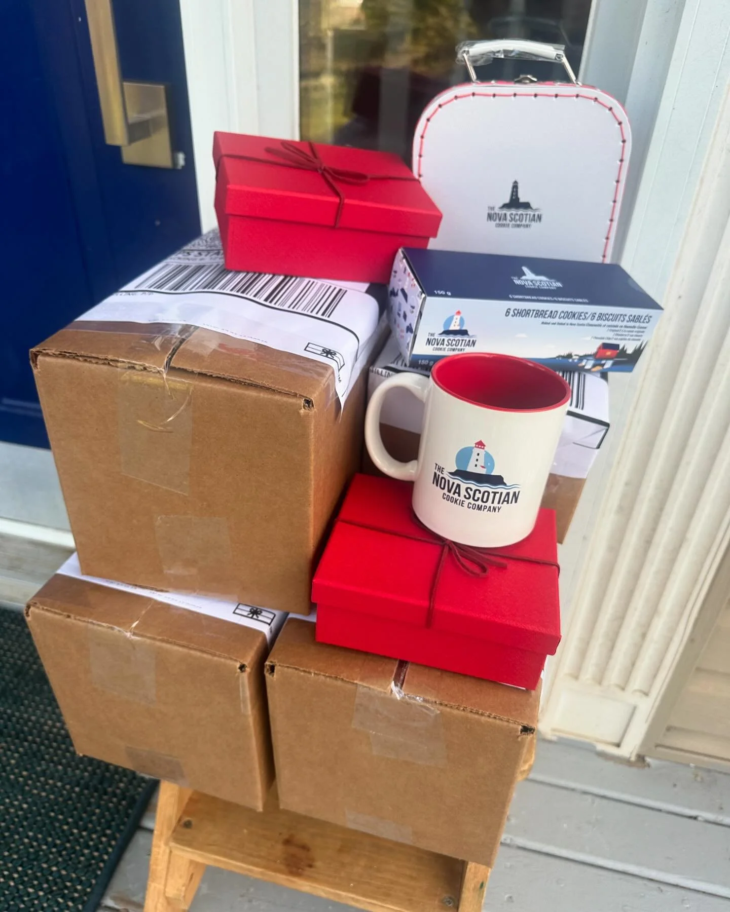 Jingle Bells 🎄Holiday orders are starting to go out today! 🎁 🎅🏼🍪

Place your order soon to avoid disappointment! ✅

We really do a happy dance with each order big or small! 💃

We really appreciate your support of our small business. ❤️

#nscook