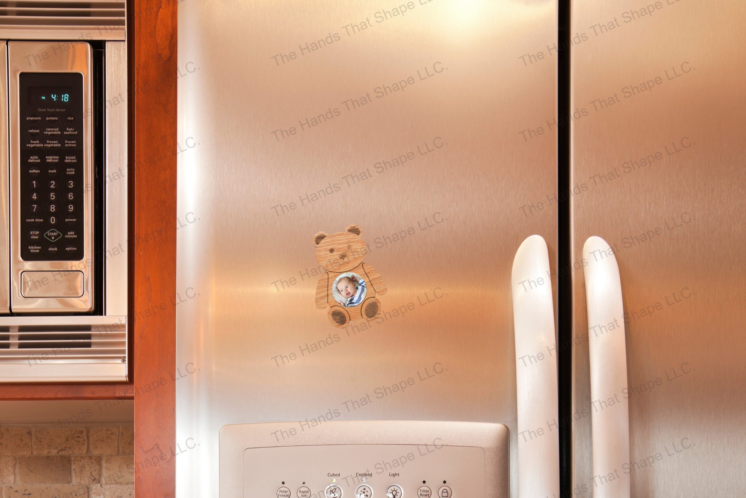 Add a personal touch to your kitchen with our teddy bear photo magnet, perfectly designed to display your favorite wallet-sized picture on the fridge door.
