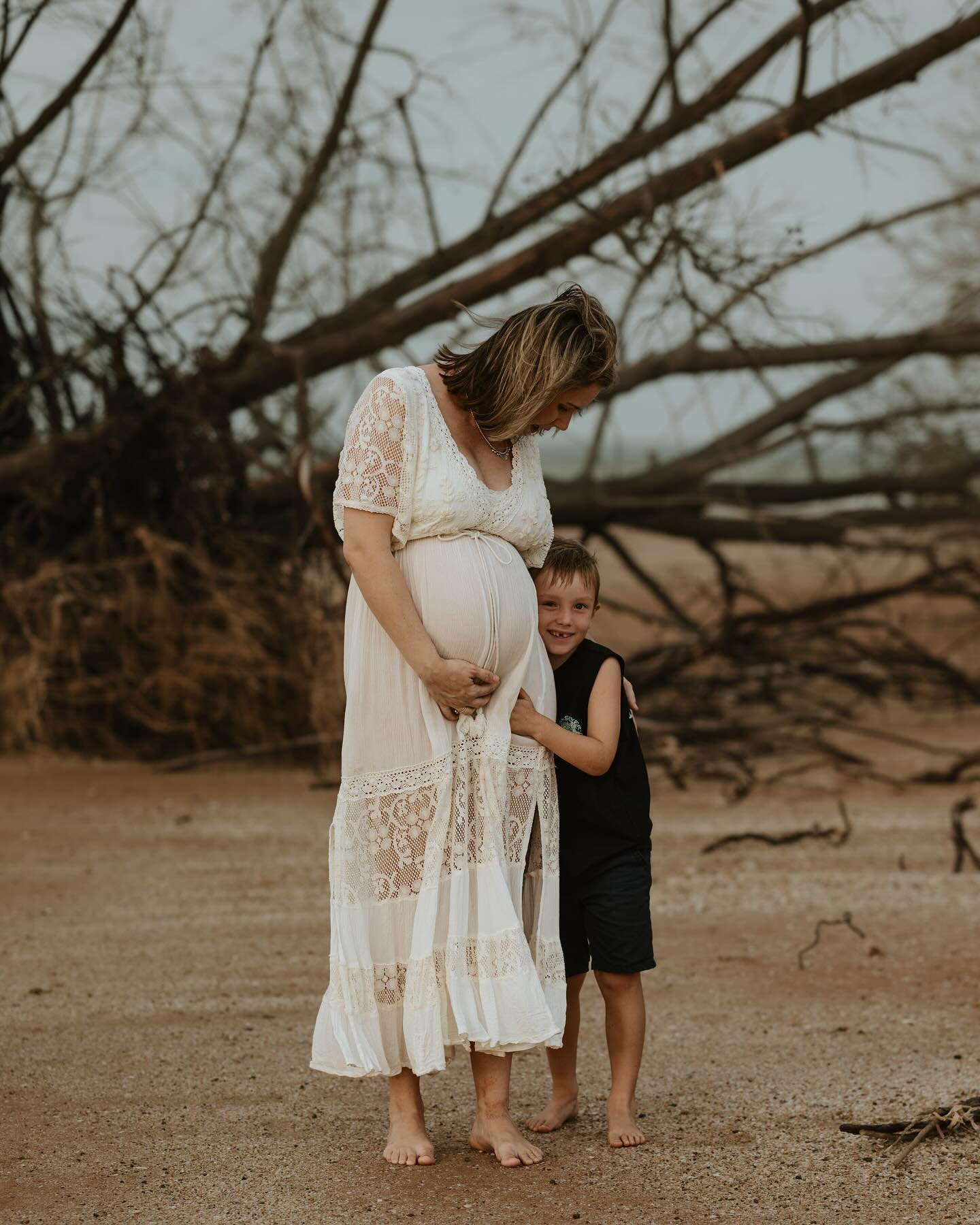 The third piece to their beautiful puzzle, what a lucky little babe to be joining this family full of love and adventure. 🥹🥰

#darwinphotographer #motherhoodunplugged #thestorytellingtribe
#unscriptedposingapp
#theimperfectlyperfectmoments #storyte