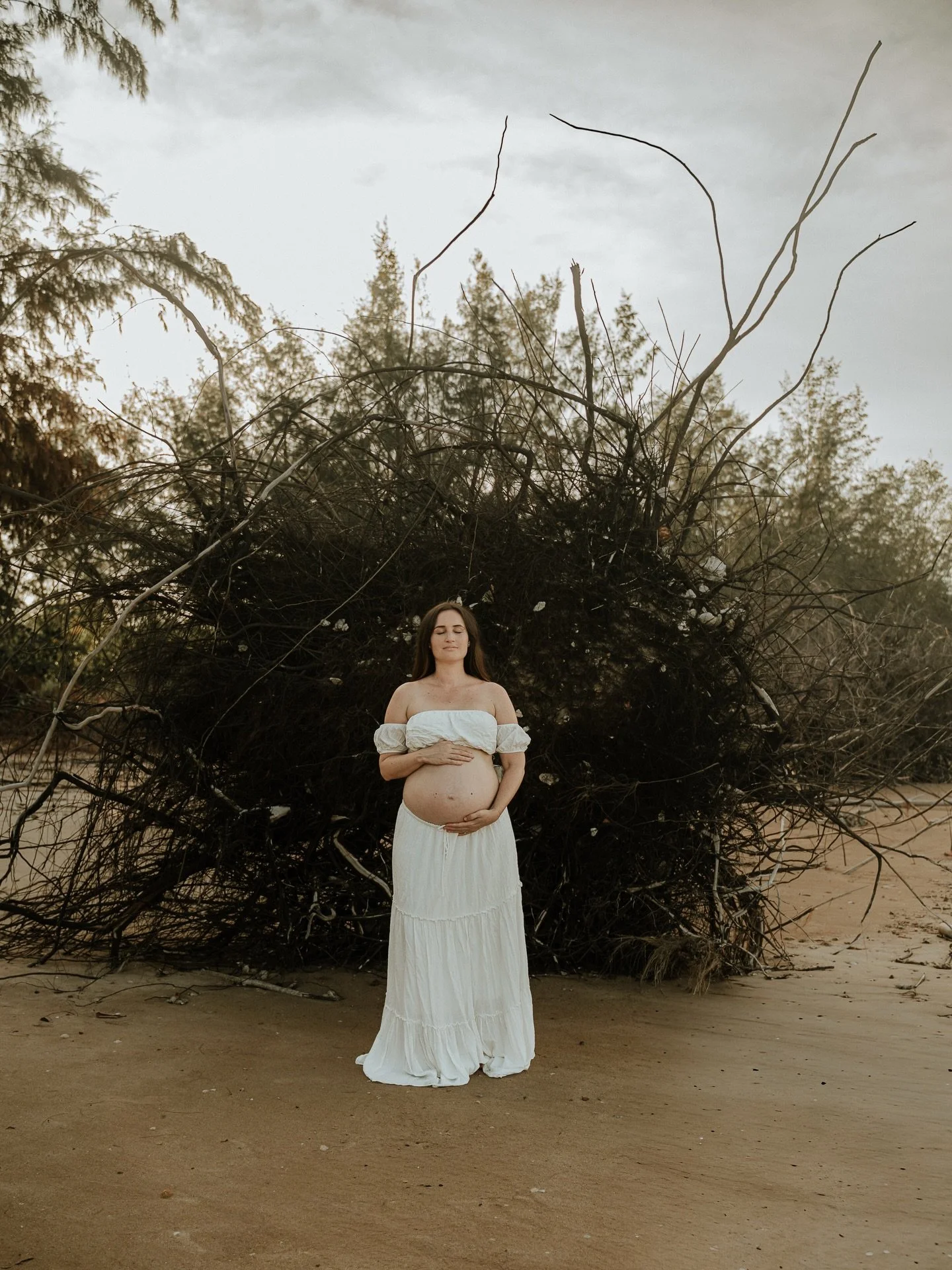 A little bit of cyclone Fina evidence on our beaches. 🌀 

Ashlee, literally glowing whilst growing their second babe. ✨

#darwinphotographer #motherhoodunplugged #thestorytellingtribe
#unscriptedposingapp
#theimperfectlyperfectmoments #storyteller #