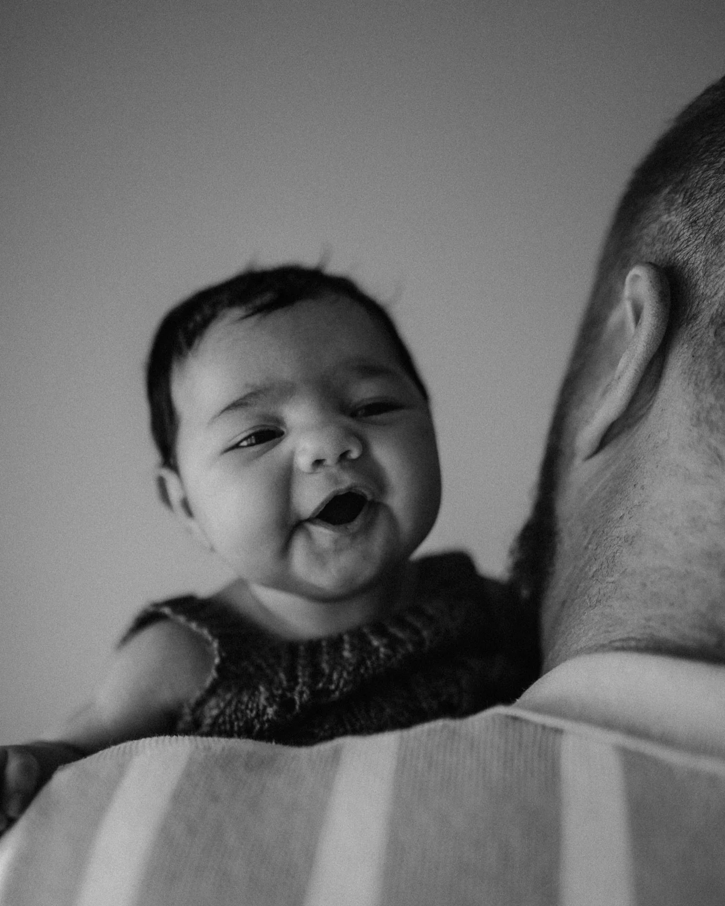 Sweet sweet Zara in the studio, oh how I will miss that beautiful little space ✨ 

#darwinphotographer #motherhoodunplugged #thestorytellingtribe
#unscriptedposingapp
#theimperfectlyperfectmoments #storyteller #emotivestorytelling
#familyphotography 