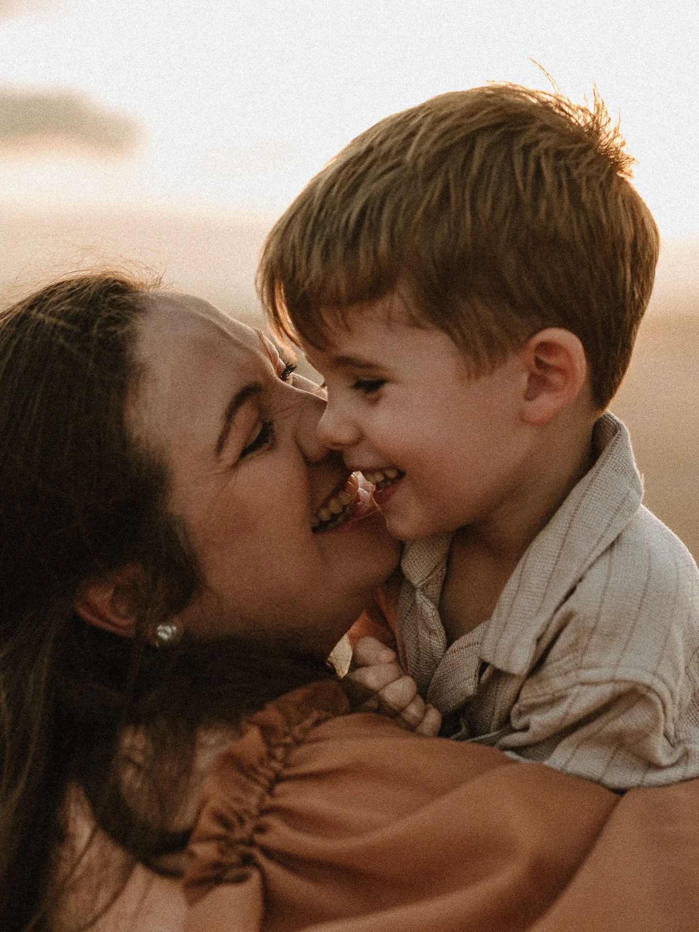 this kind of love 🤍 

#darwinphotographer #motherhoodphotographer