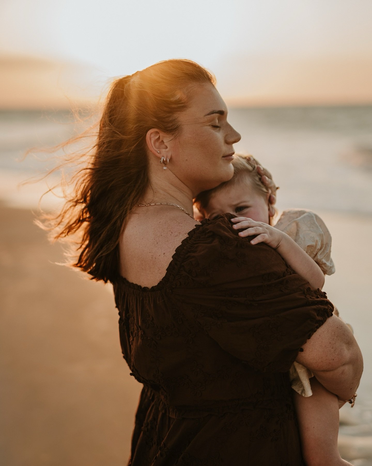 Those quiet little in-between moments, tucked inside the chaos of a session, are often where the real magic lives ✨
⟡
⟡
⟡
The Captured Folk 
Maternity ⟡ Motherhood ⟡ Family ⟡ Newborn Photography 
SOUTH AUSTRALIA // CLARE VALLEY, ADELAIDE, LAURA, PORT