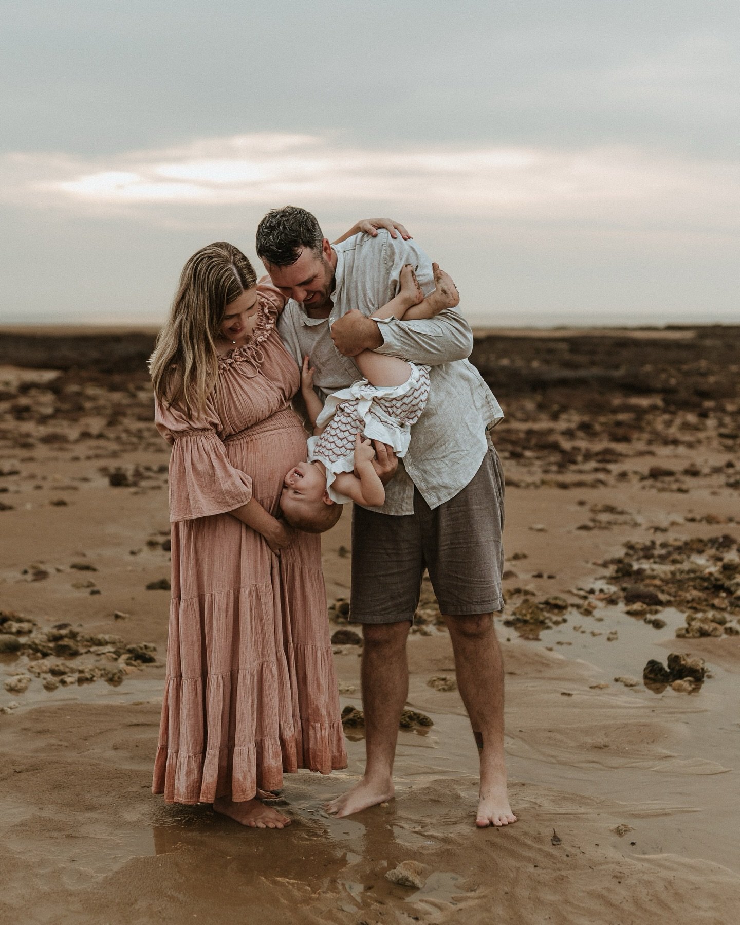 Still playing catch up on galleries I&rsquo;ve yet to share. A beautiful maternity session up in Darwin late last year&hellip;
The kind of moments that feel small while you&rsquo;re in them, but somehow hold everything all at once.
🤍✨ 
⟡
⟡
⟡
The Cap