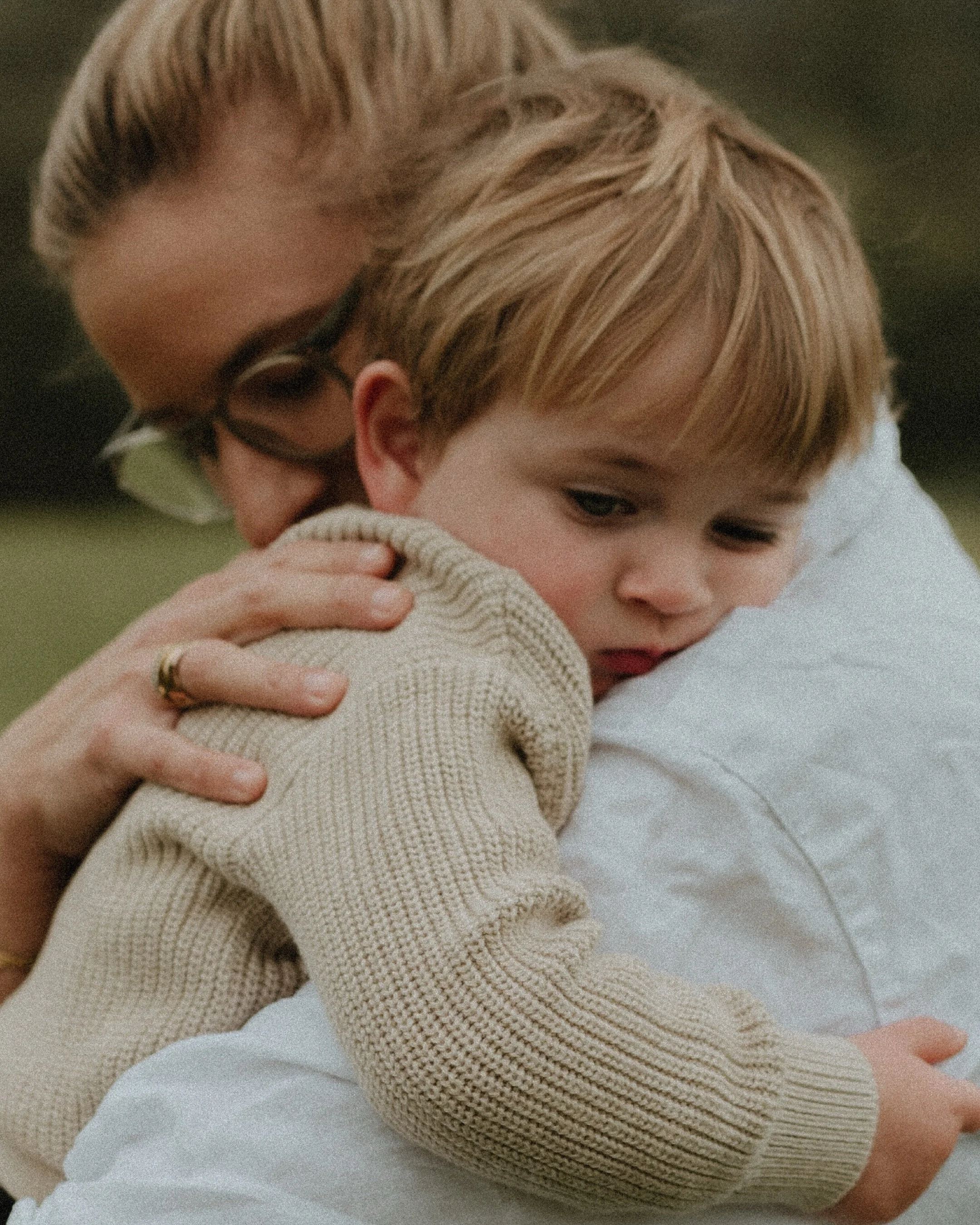 The mist rolled in and somehow made every cuddle feel even softer.⛰️🤎
⟡
⟡
⟡
The Captured Folk 
Maternity ⟡ Motherhood ⟡ Family ⟡ Newborn Photography 
SOUTH AUSTRALIA // SOUTHERN FLINDERS // DARWIN 
www.thecapturedfolk.com.au

#southaustralianphotogr