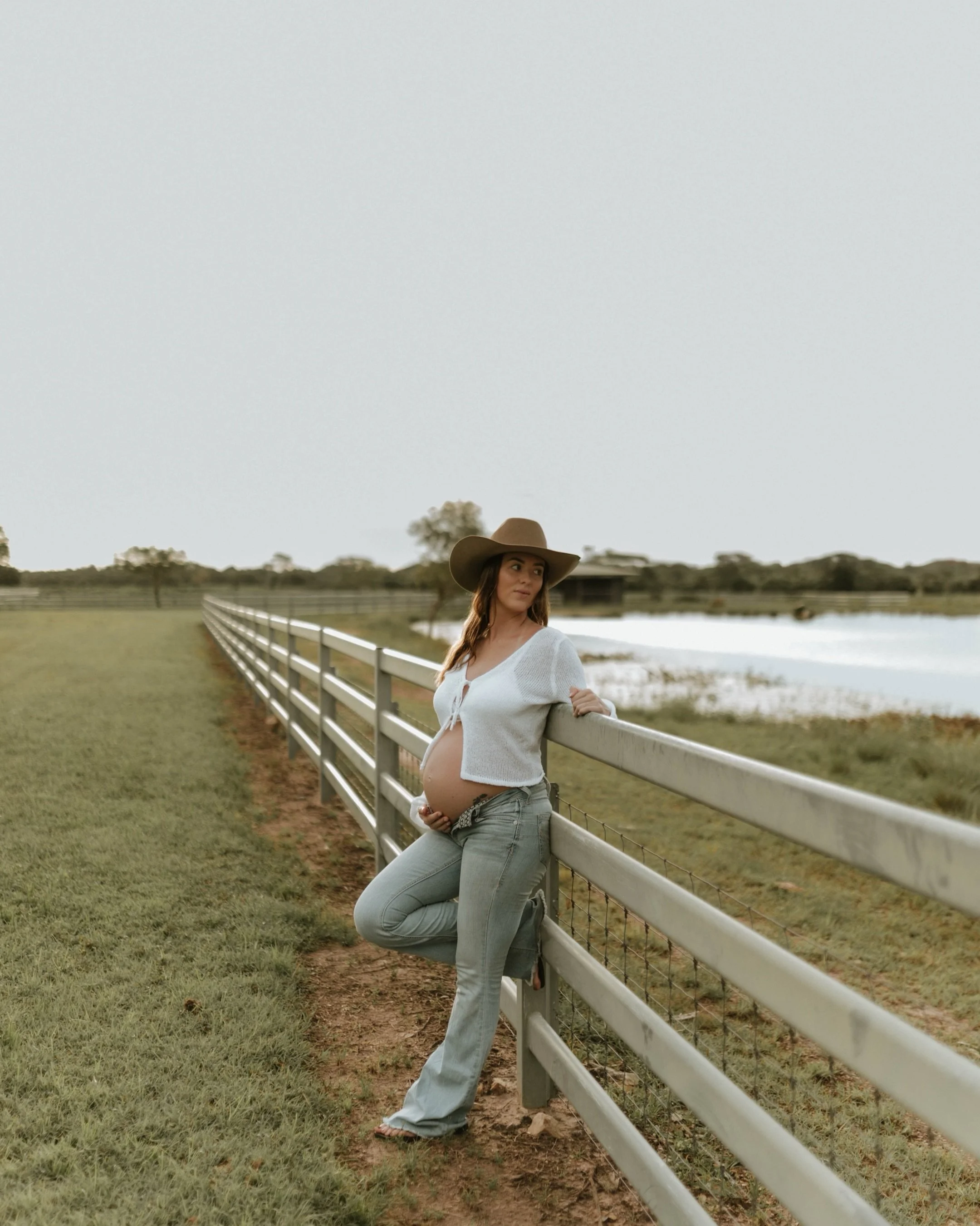 Just them, their station, their pup, and a whole future ahead of them. 🤍
⟡
⟡
⟡
The Captured Folk 
Maternity ⟡ Motherhood ⟡ Family ⟡ Newborn Photography 
SOUTH AUSTRALIA // SOUTHERN FLINDERS // DARWIN 
www.thecapturedfolk.com.au

#southaustralianphot