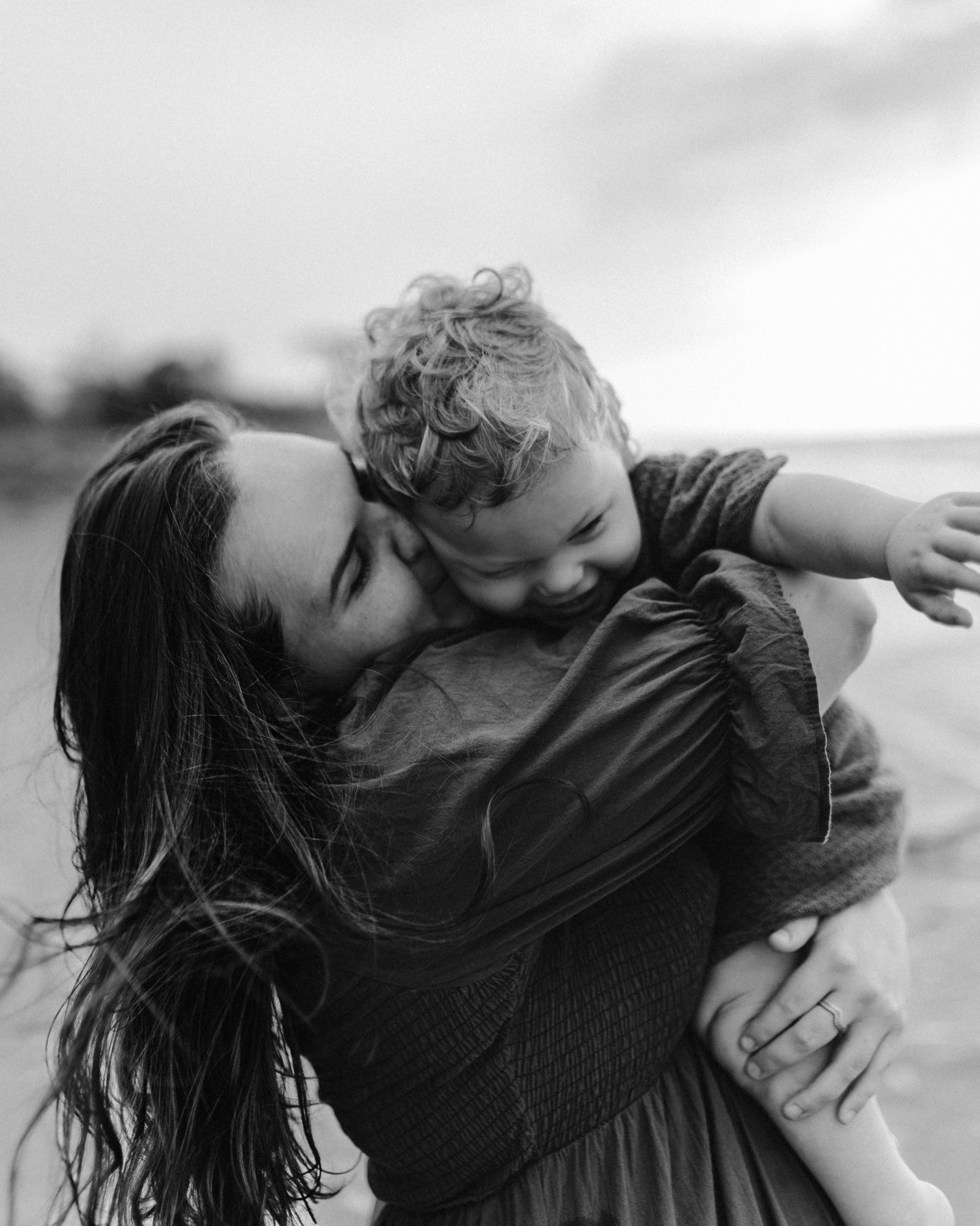 Beat the rain by minutes for this session in Darwin on my last trip! And boy oh boy was it a beautiful one 🥹🫶🏻

Happy to be coming back to dry season weather this month 🤭🤣 

⟡
⟡
⟡
The Captured Folk 
Maternity ⟡ Motherhood ⟡ Family ⟡ Newborn Phot