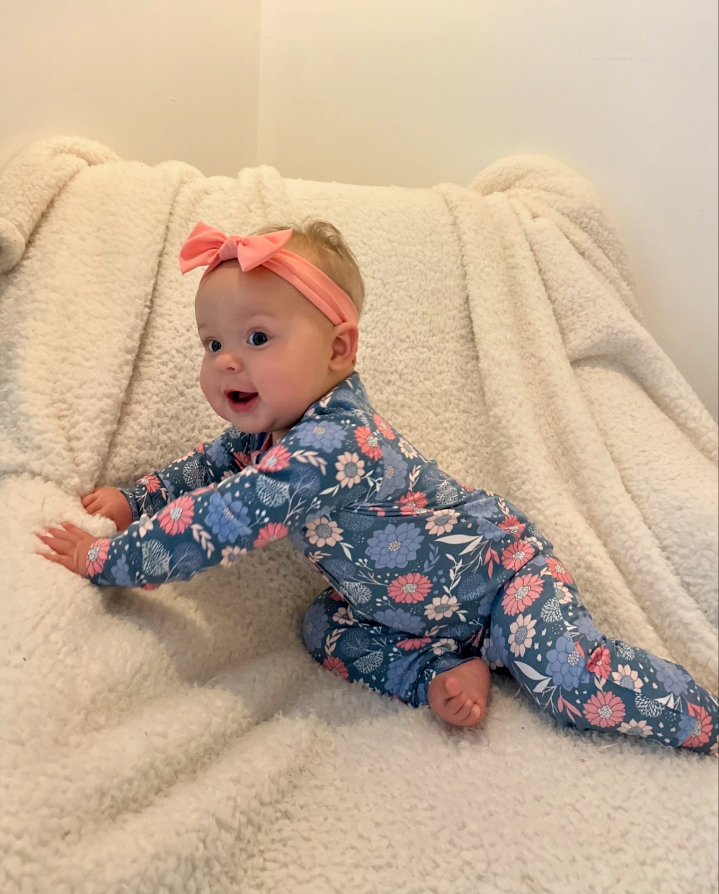 How cute is this munchkin in her navy flowers?! 

p.s. you can get this print for 55% off right now 😉

#SleepingBaby