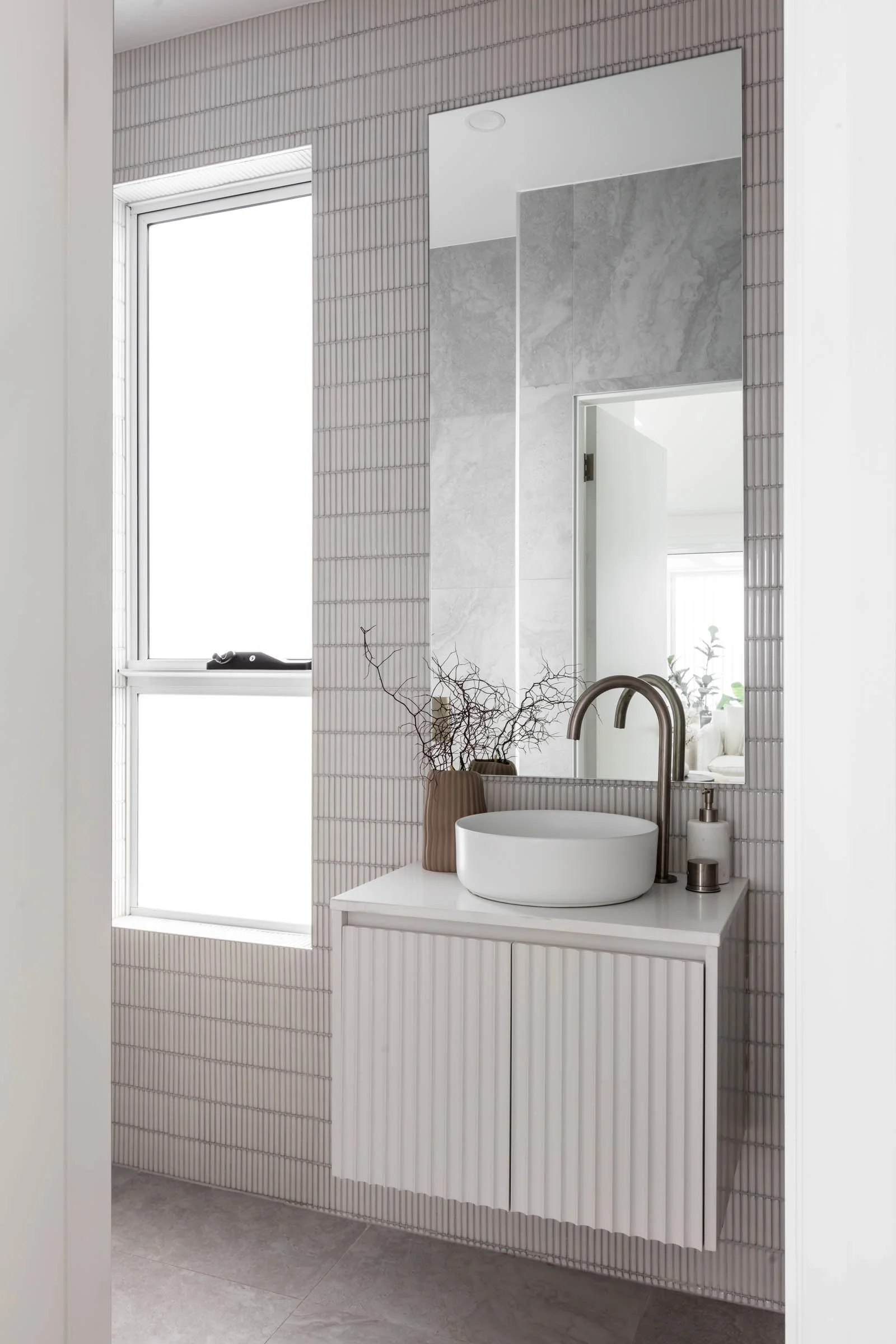 15.powder room.feature.jpg