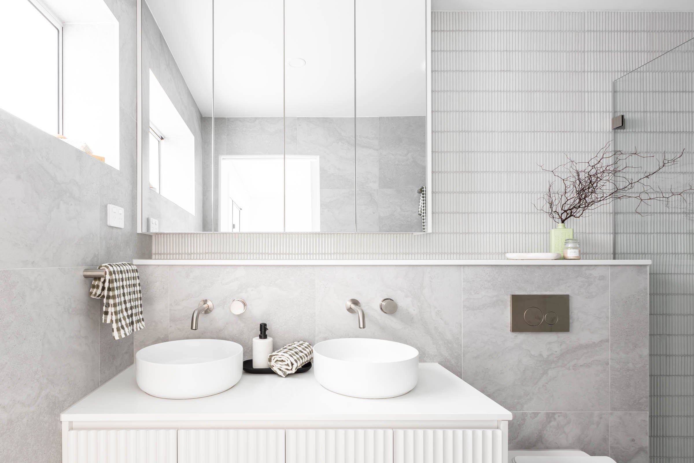 9.ensuite feature.jpg