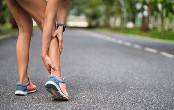 Did you know that 50% of runners experience an injury each year that stops them running? &ndash; The population size was 23,000 in a systematic review of running-related musculoskeletal injuries in runners by Kakouris et al. 2021.
Don&rsquo;t be the 