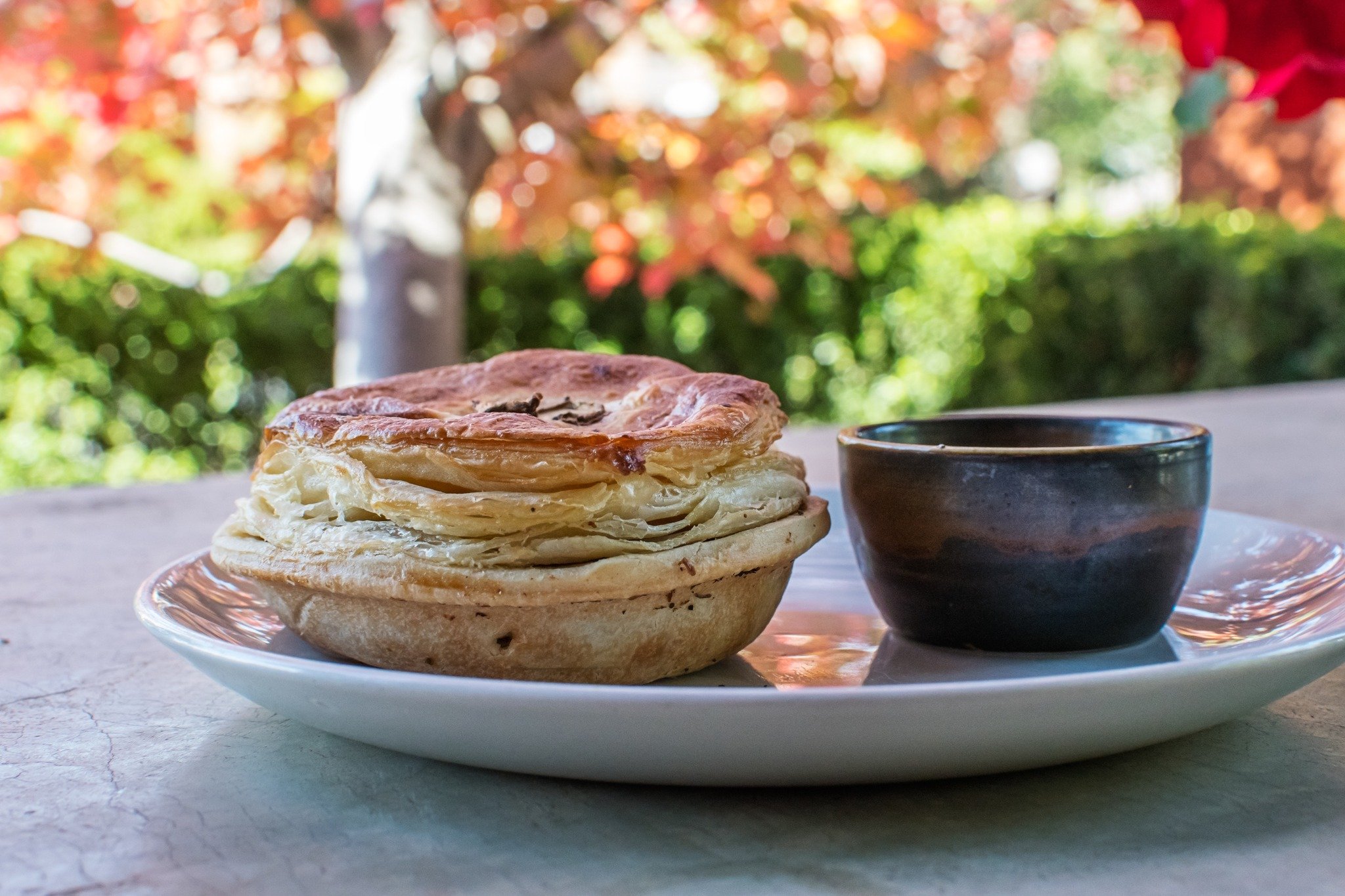 🥧 A fresh hot pie on a crisp Autumn Gisborne morning - perfect! 🍂
.
.
.
#freshpastry #cafepastry #cafetreats #escapetothecountry #seeVictoria #VisitMacedonRanges #MacedonRangesNaturallyCool #macedonranges #VisitMelbourne #VisitVictoria #ThisIsVicto