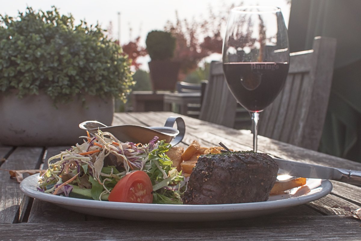 🍽 Eye of Rump Steak. Red Wine. Chips, salad and gravy - that's Tuesday Dinner sorted! 🍽
.
.
.
#steaknight #steakspecial #rumpsteak #escapetothecountry #seeVictoria #VisitMacedonRanges #MacedonRangesNaturallyCool #macedonranges #VisitMelbourne #Visi
