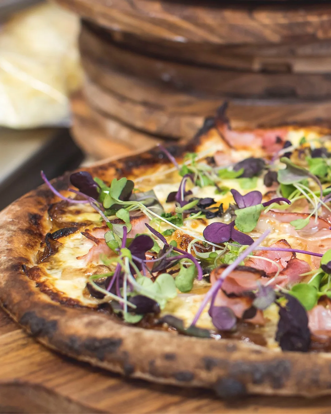 🍕 𝙃𝙖𝙢 &amp; 𝙈𝙪𝙨𝙝𝙧𝙤𝙤𝙢 - a traditional classic has joined our Pizza Menu at Baringo 🍕

With caramelised onion, mozzarella, Italian ham, mushroom and extra virgin olive oil: the Ham &amp; Mushroom Pizza is simple but delightful! 
.
.
.
#ham