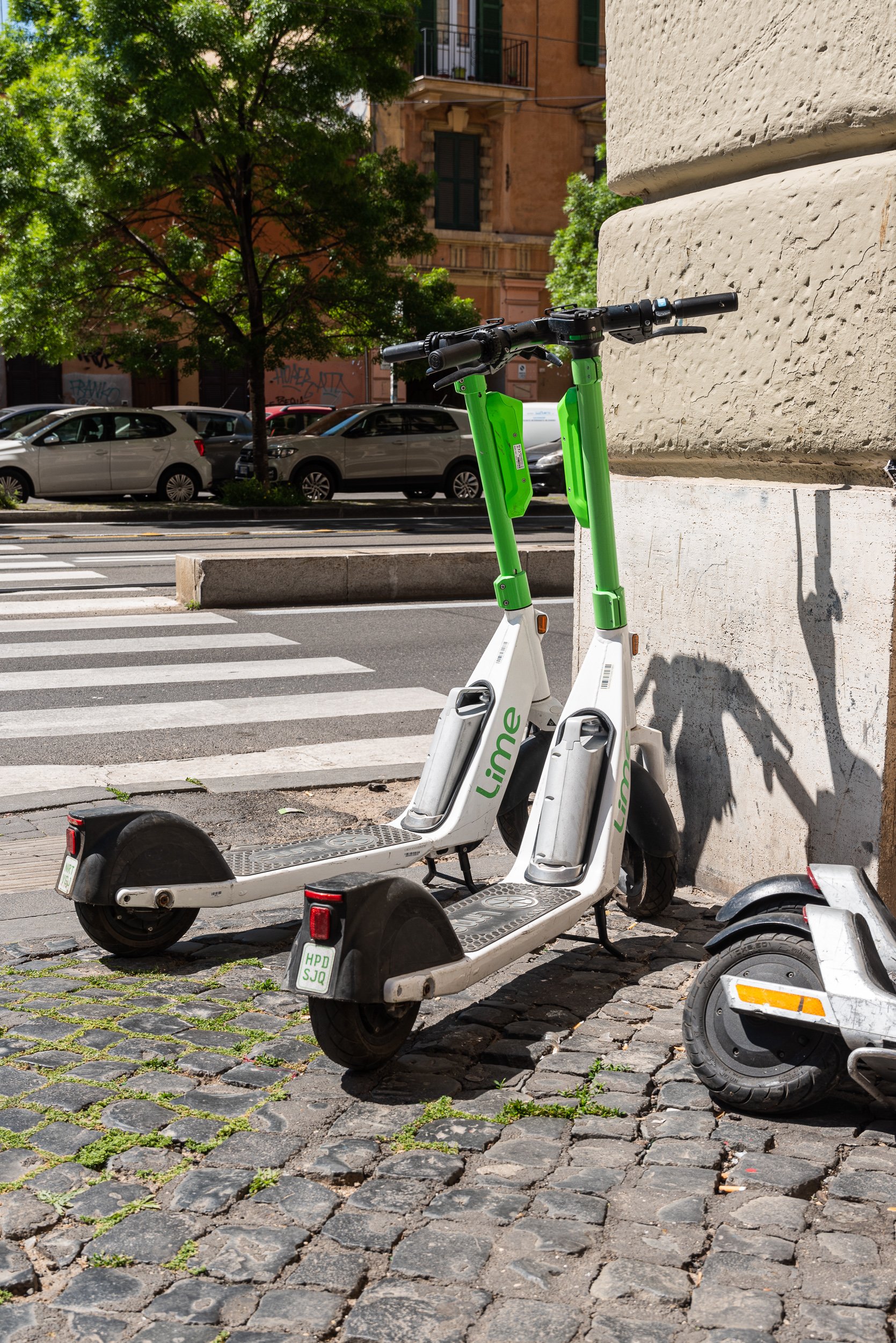Løb Vænne sig til Vær venlig All About Electric Scooters In Rome
