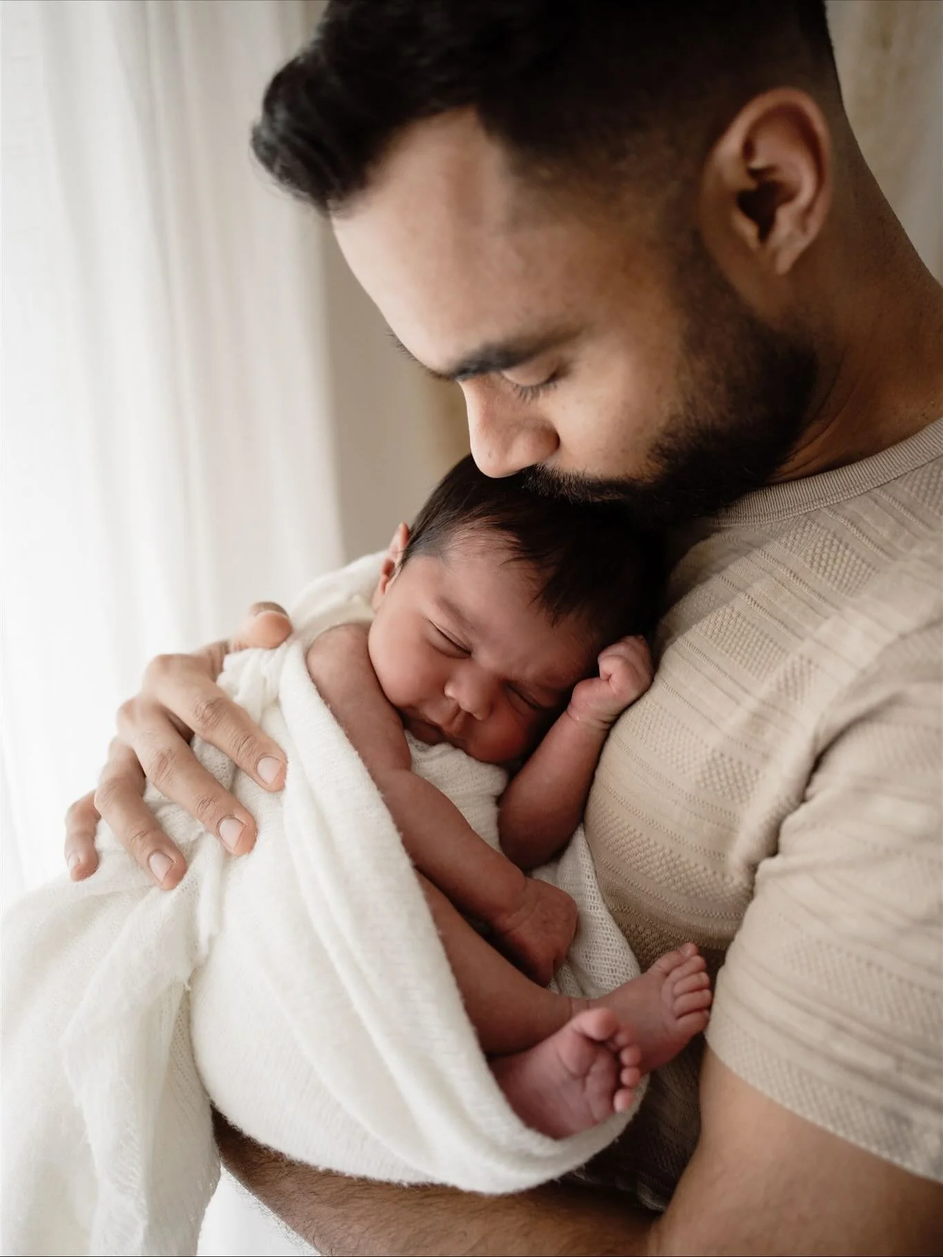 Seriously can&rsquo;t pick my favourite from this beautiful session with baby J and his mum and dad 🤎