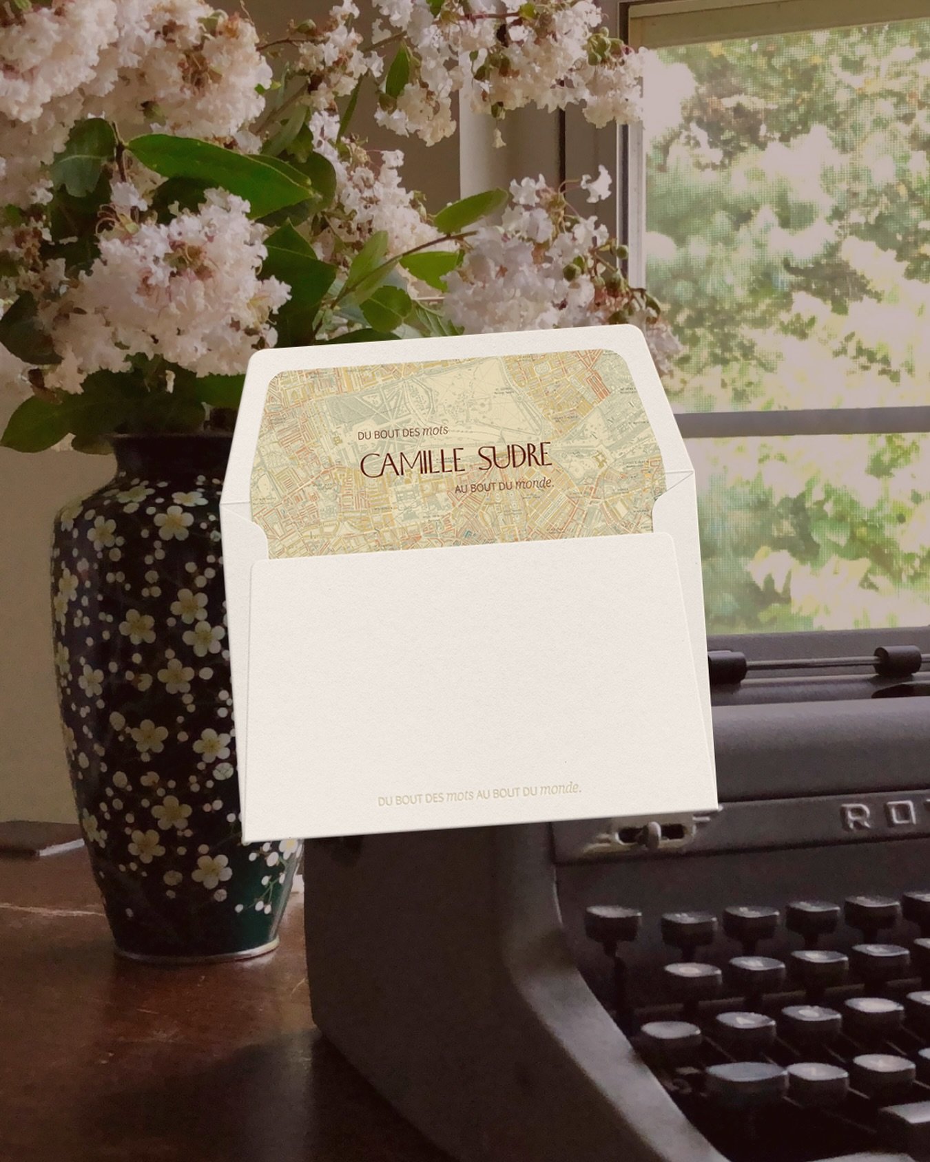 Comment on utilise son imagerie dans ses supports de com&rsquo; ?

Quand tu re&ccedil;ois ton identit&eacute; visuelle, tu te retrouves avec pleiiiin de nouveaux &eacute;l&eacute;ments sur les bras&hellip; Dont une partie d&rsquo;imagerie. 

L&rsquo;