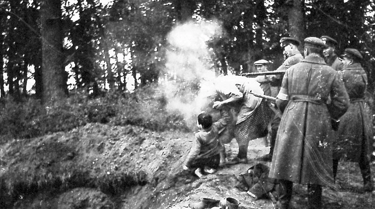 Hassel sale de paseo: ‘La fosa’, de Wendy Lower