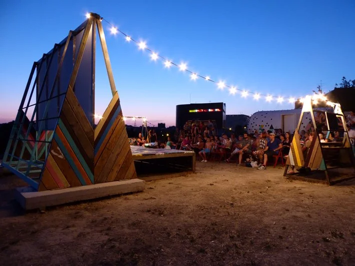 Exposición “Un jardín extraordinario” de Todo por la Praxis