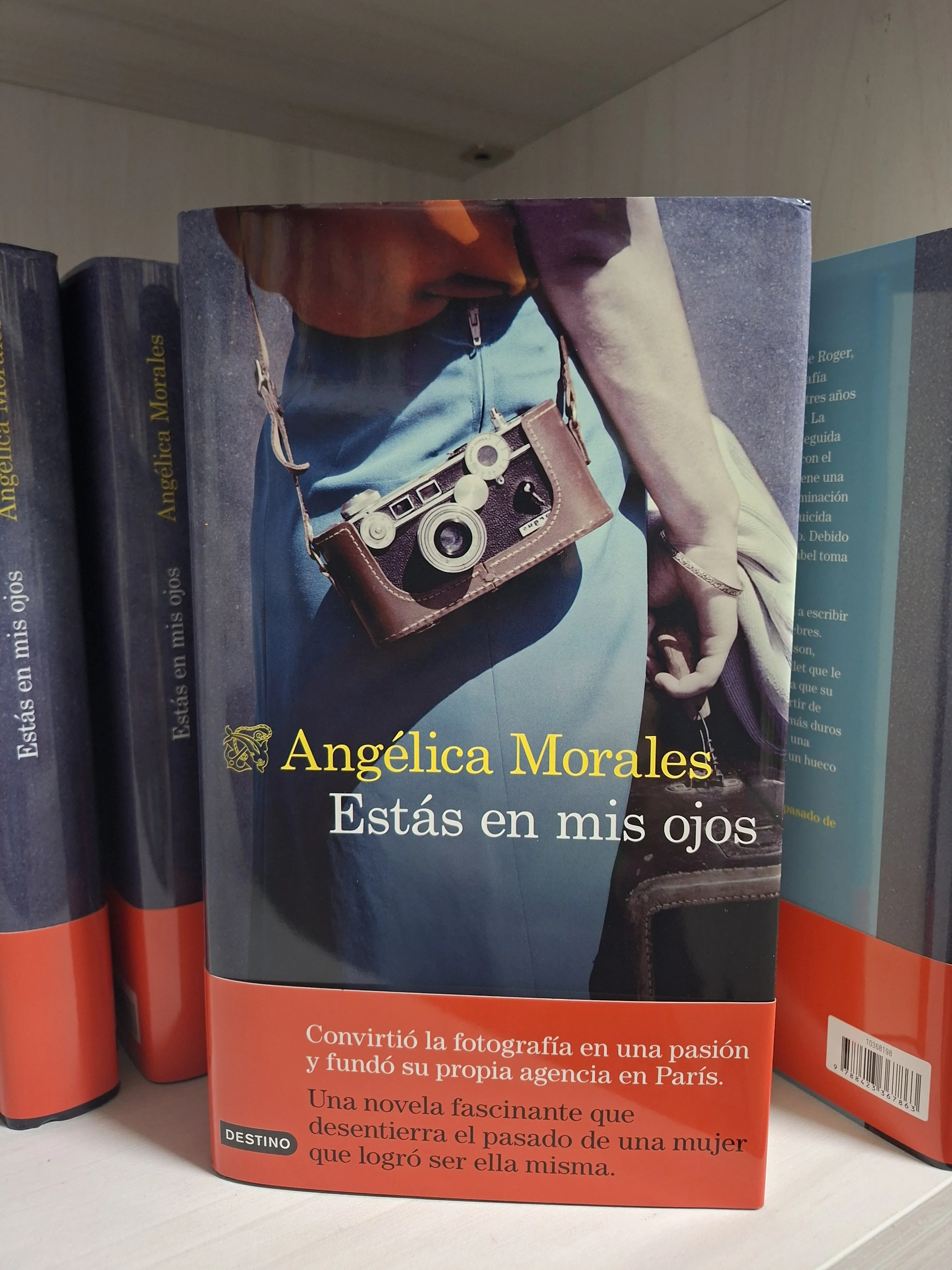 La fotógrafa Hélène Roger-Viollet, protagonista de “Estás en mis ojos”, de Angélica Morales (editorial Destino, 2025)