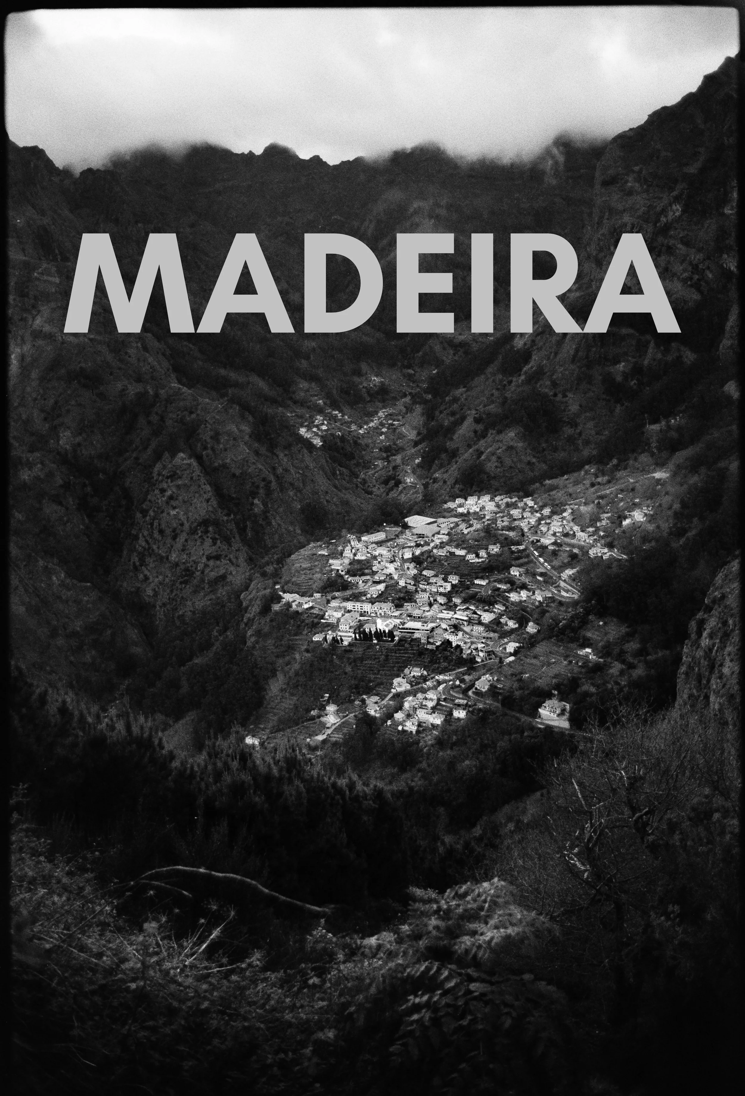 Verde por fuera, blanco y negro por dentro. Madeira