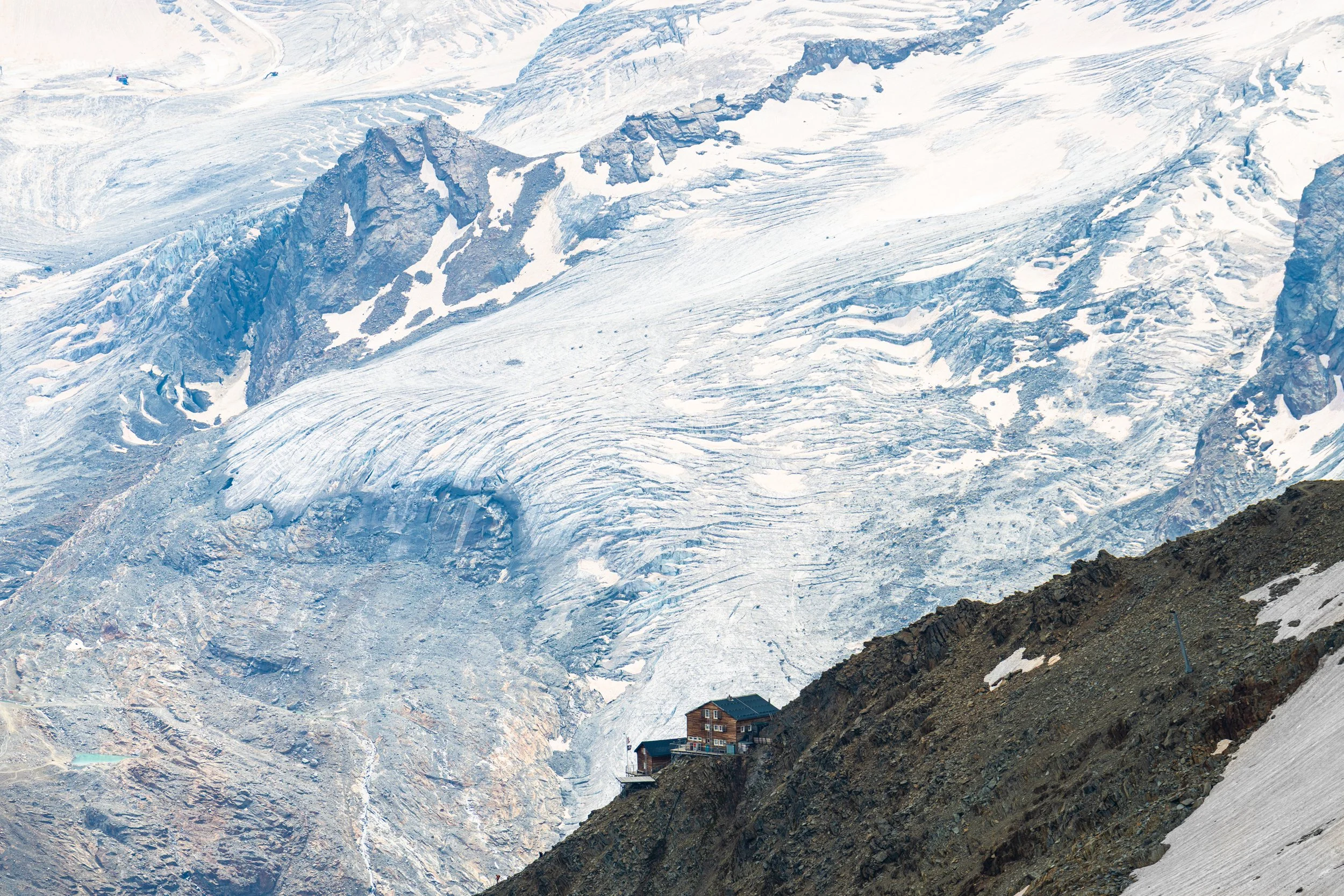 Mischabel Hütte Amongs Glacier
