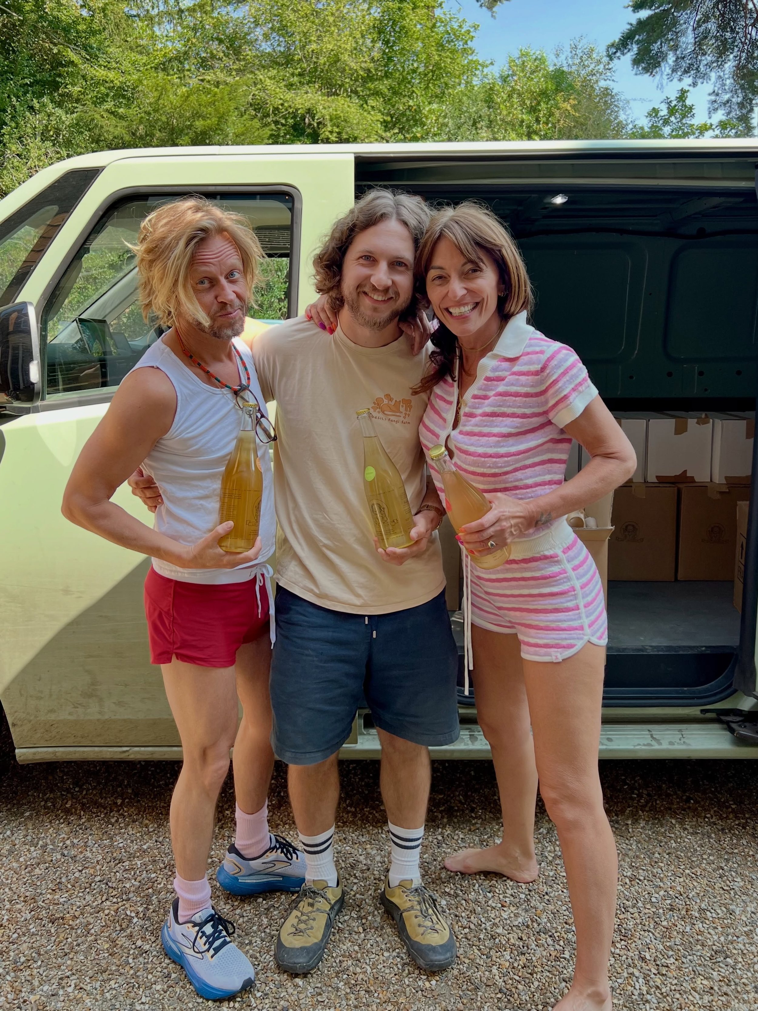 It was sooo lovely to deliver the good stuff to the one and only @davinamccall and @mdlondon a few weeks back! 💛

Davina has been a regular buyer and supporter of the booch for a couple of years, graciously shouting us out on her podcasts and leavin