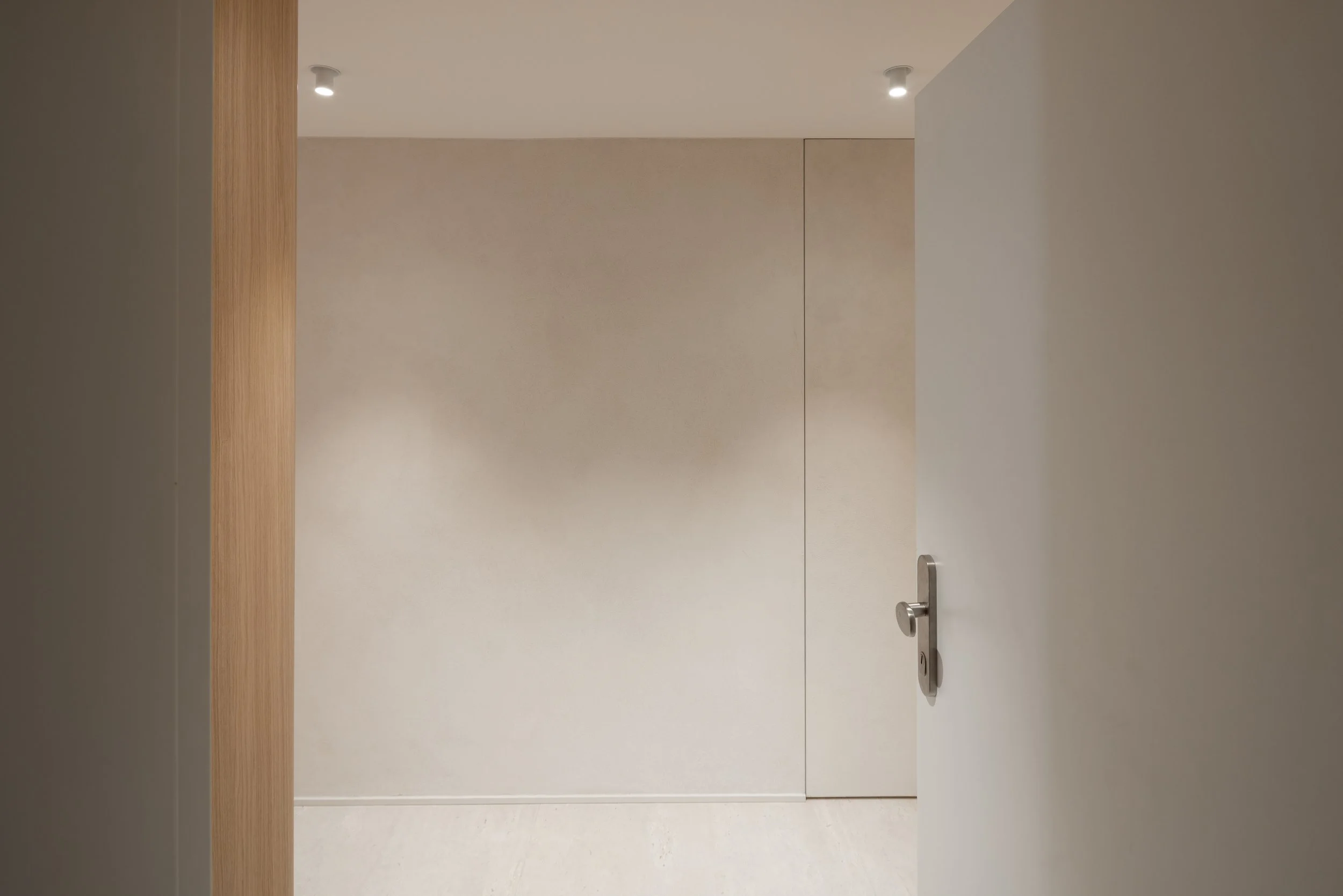 high-end interieurarchitect knokke verbouwing appartement zeezicht interieurarchitect ontwerpbureau studio dempsey  (1).jpg