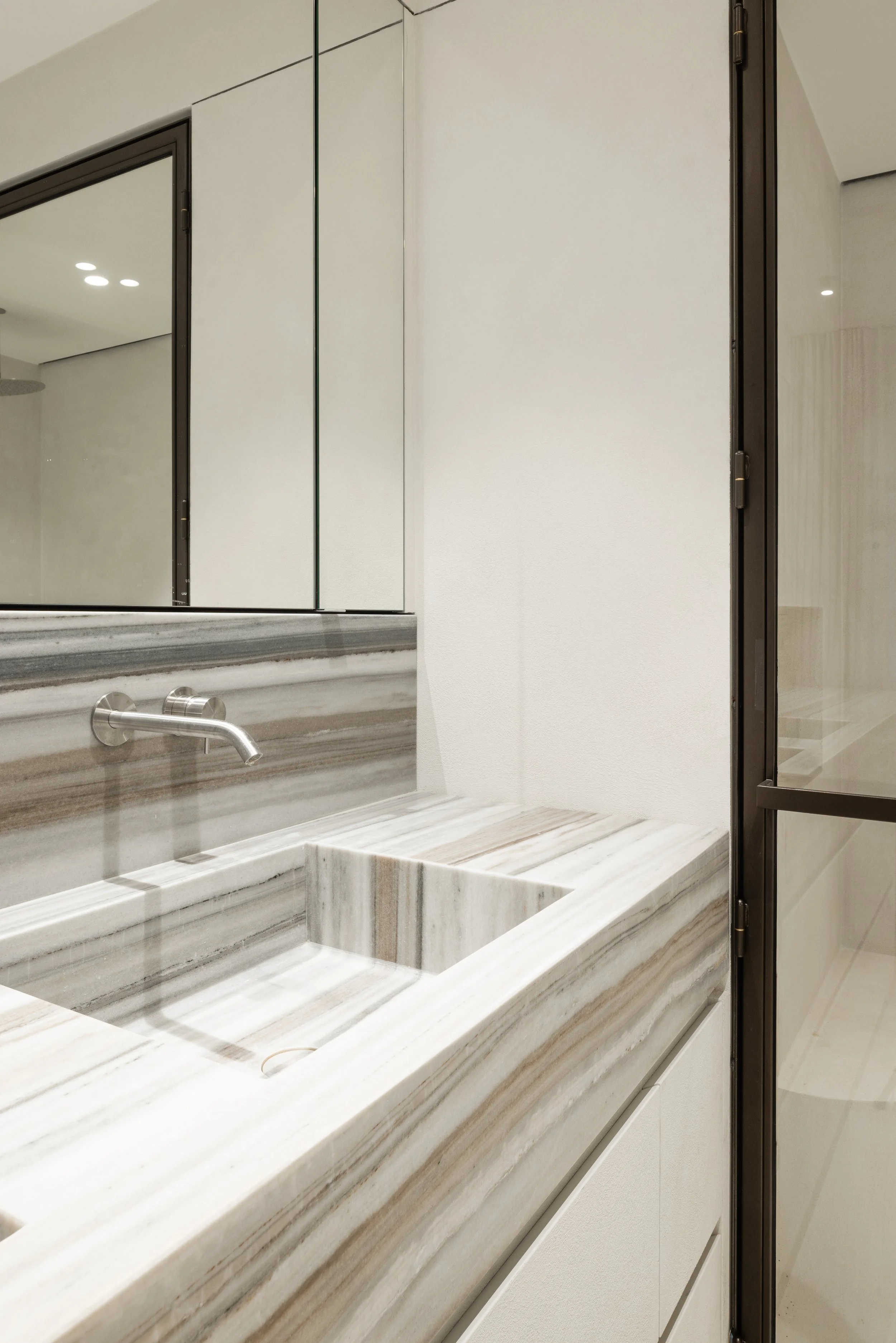 high-end interieurarchitect knokke verbouwing appartement zeezicht interieurarchitect ontwerpbureau studio dempsey  (137).jpg