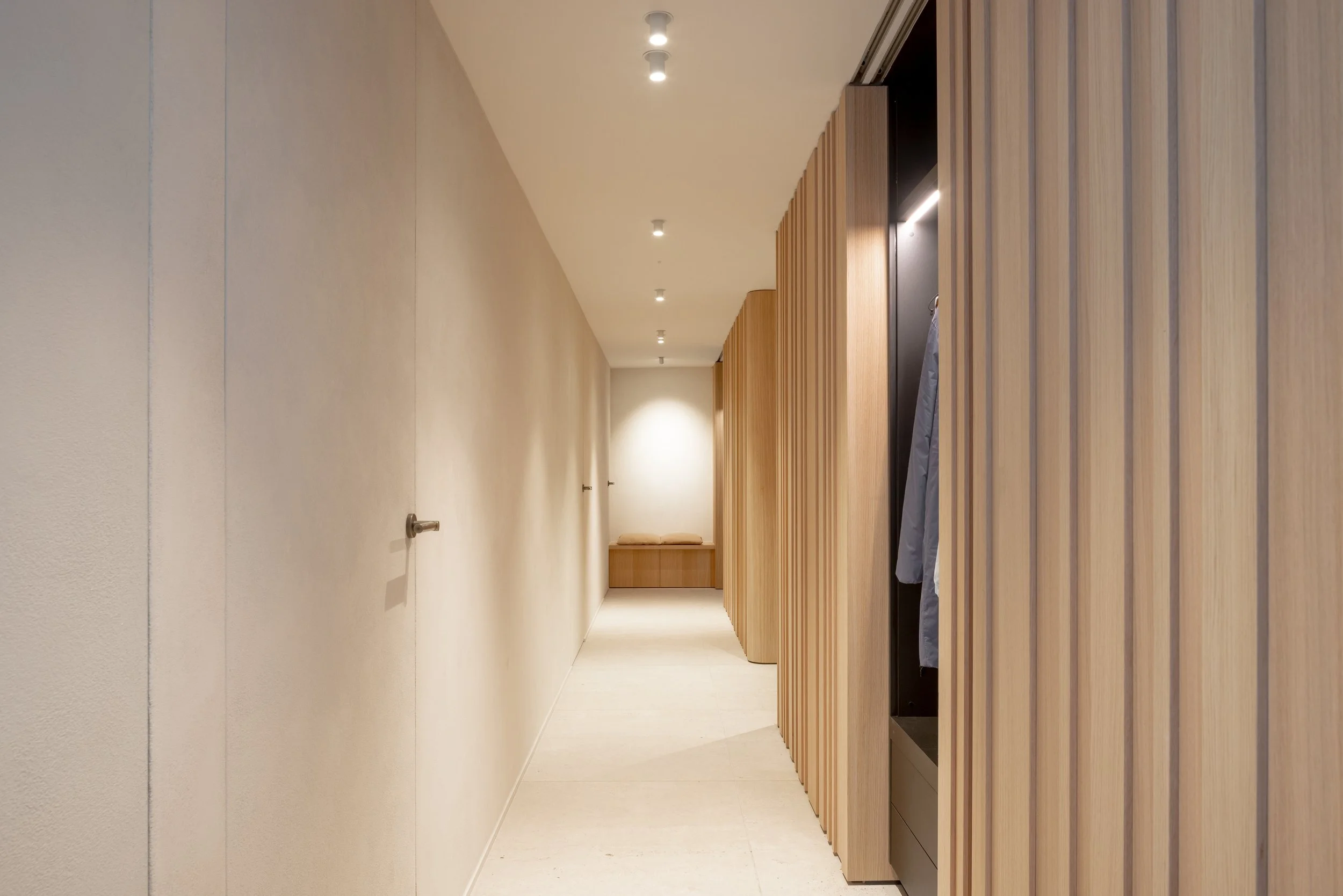 high-end interieurarchitect knokke verbouwing appartement zeezicht interieurarchitect ontwerpbureau studio dempsey  (14).jpg