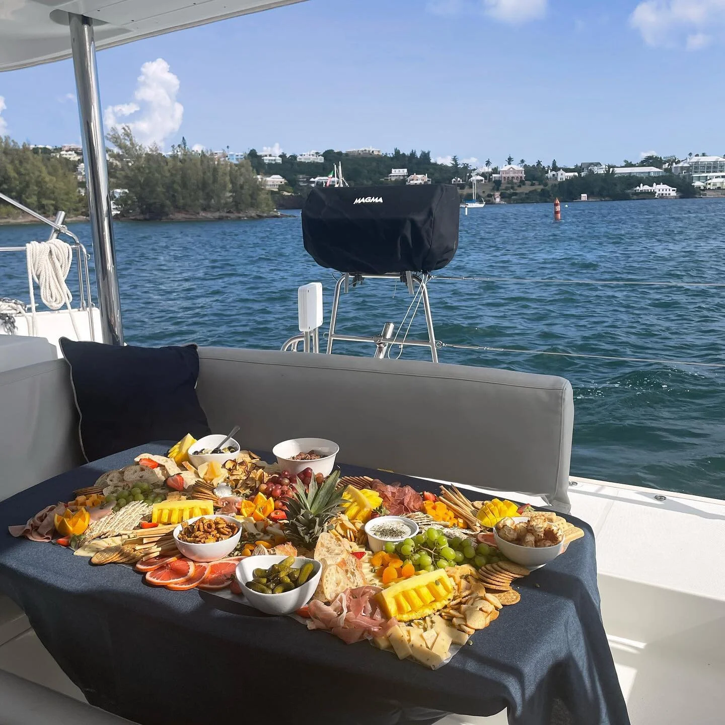 When you can’t decide what to order so you get everything - custom grazing boards on board - Charter TRUE and experience a limitless Bermuda 
#chartertrue #limitlessbermuda #vivre #vintage #pureplay #tthg #hospitalitygroup #gotobermuda #bermud
