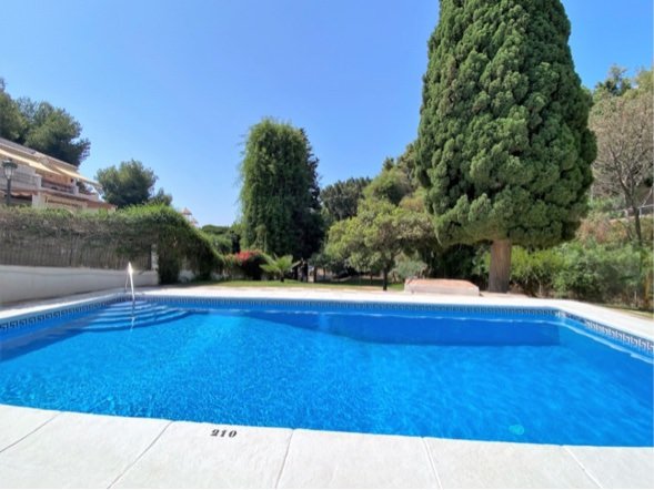 Swimming Pool 1.jpg