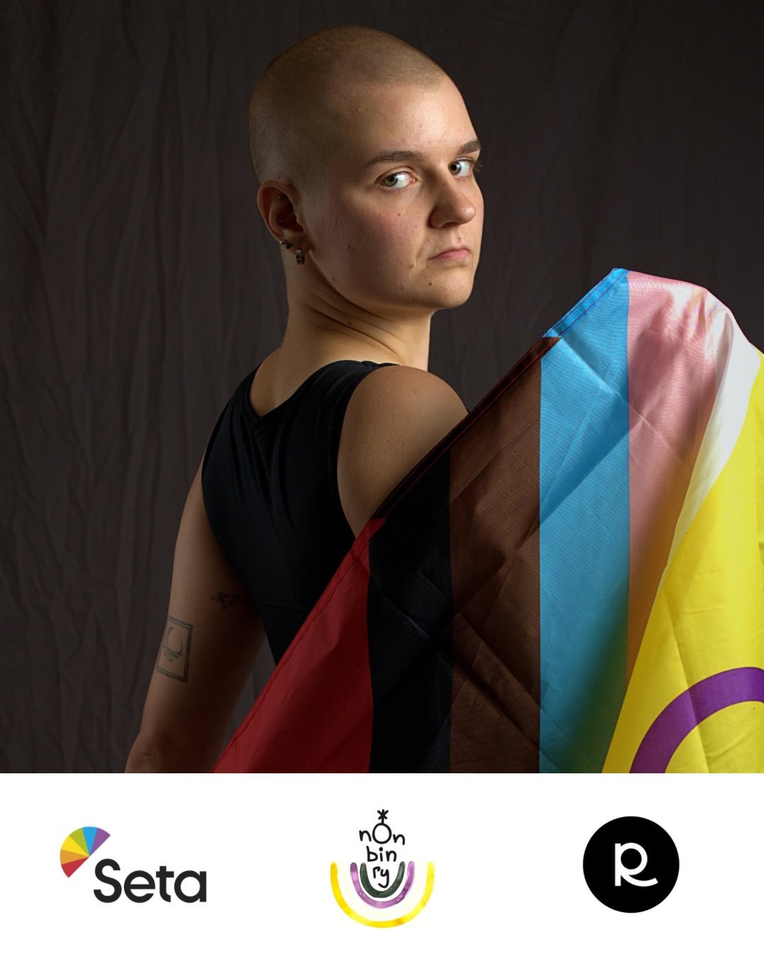 &rdquo;Icke-bin&auml;ritet &auml;r b&aring;de frihet och
osynlighet. Det &auml;r k&ouml;nseufori, men &auml;ven k&auml;nslan av att v&auml;rlden inte accepterar mig som jag &auml;r - &auml;nnu. Det &auml;r k&auml;nslan av &aring;ngest n&auml;r jag fy