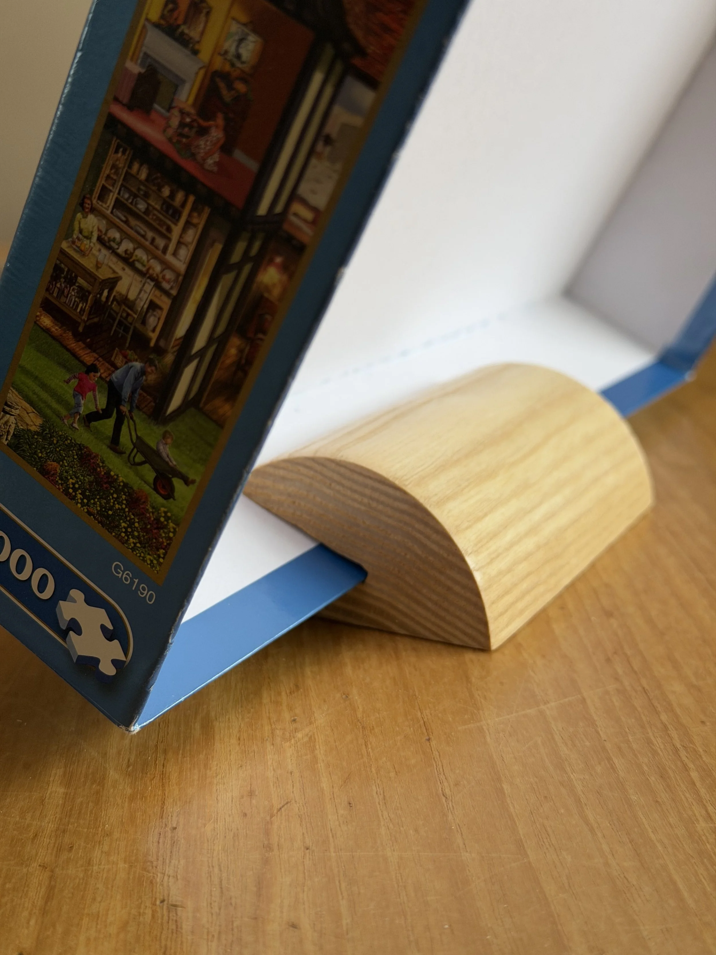 Jigsaw Box Stand