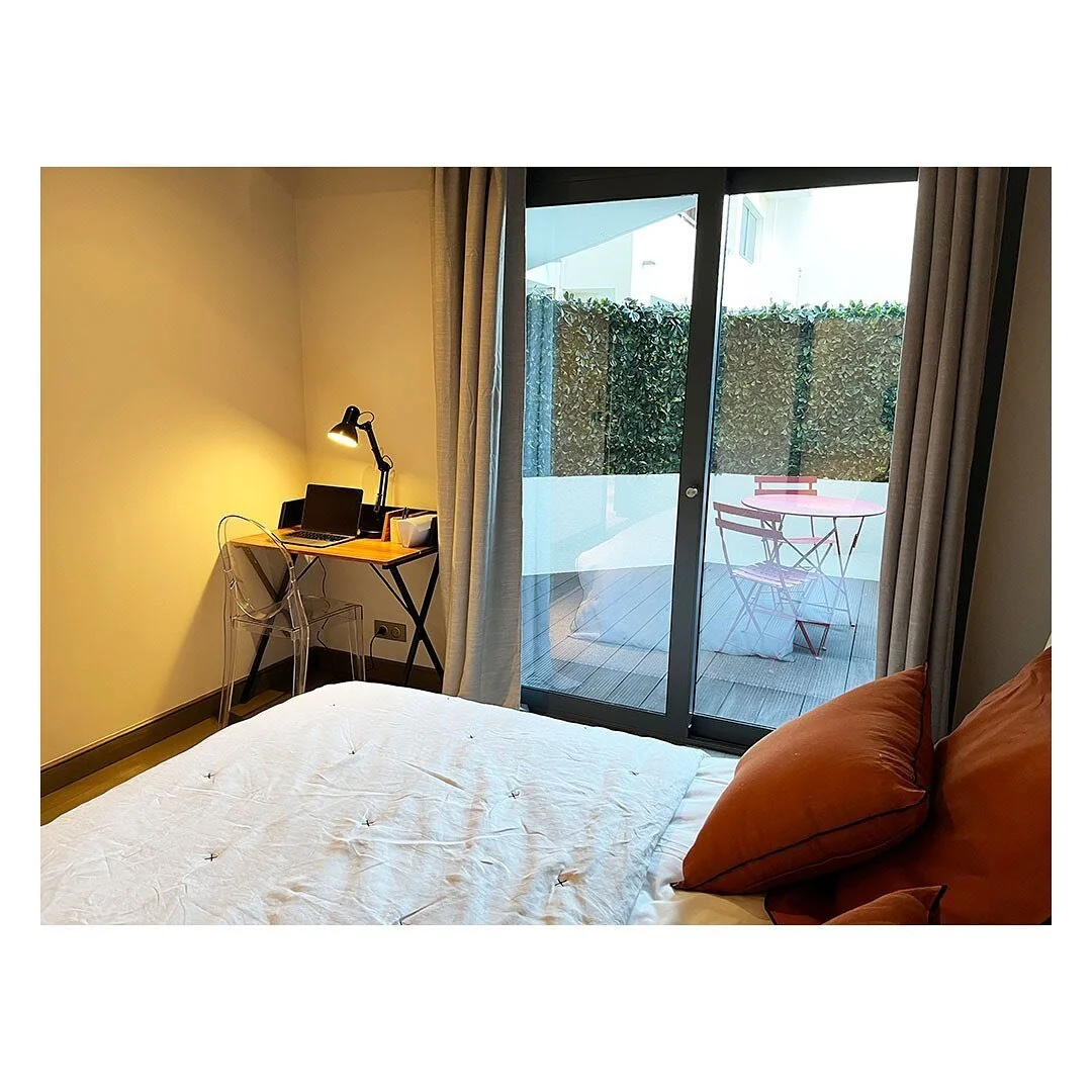 Coin bureau ou petit d&eacute;jeuner al fresco?

 #travel #wanderlust #capdantibes #riviera #frenchholidays #vacancesenfrance #immobilier #realestate #cotedazur #flatrental #holidayrental #vacationrental #luxuryholidays #antibes #southoffrance #summe