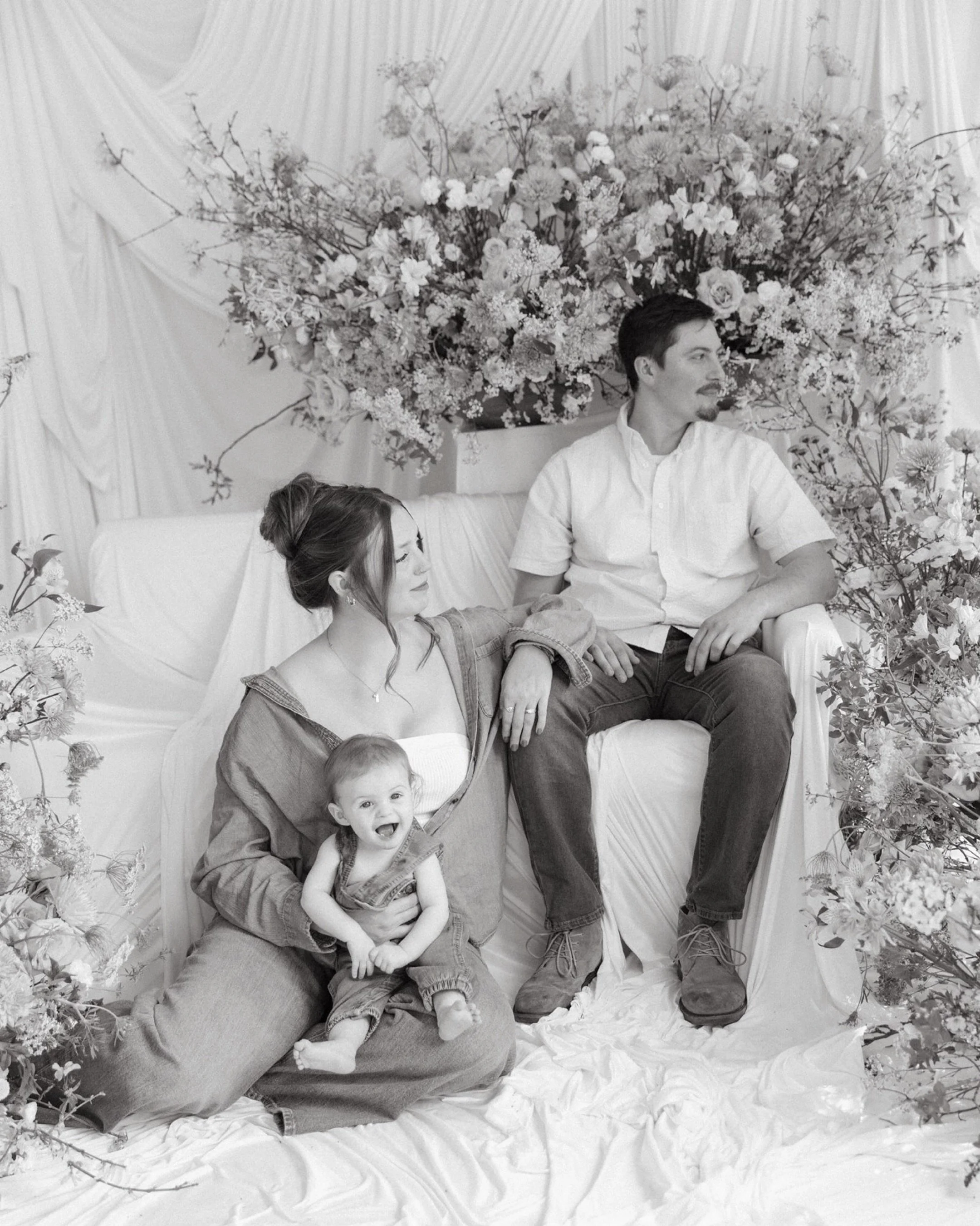 the most beautiful set up for our spring mini sessions all thanks to @billiesandtilli 🌷🌼