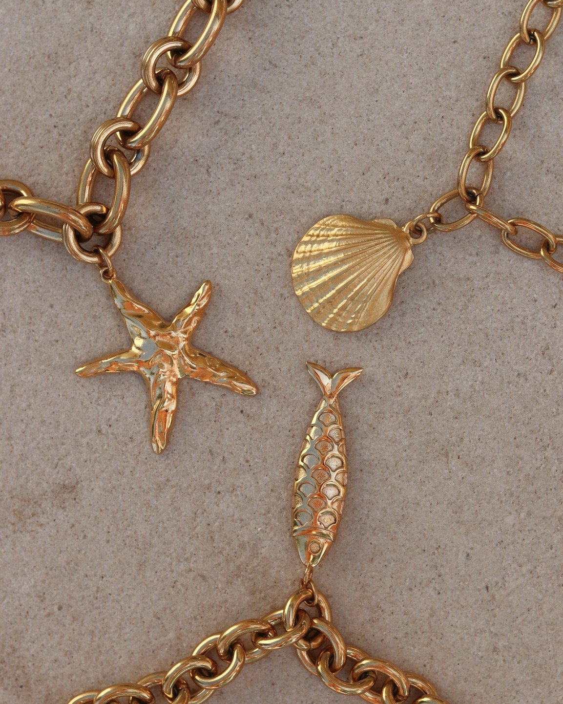 summer necklace trio- chain edition🌞
featuring the tulum, fish kiss and star girl necklaces🌴🐚🐠🌞✨