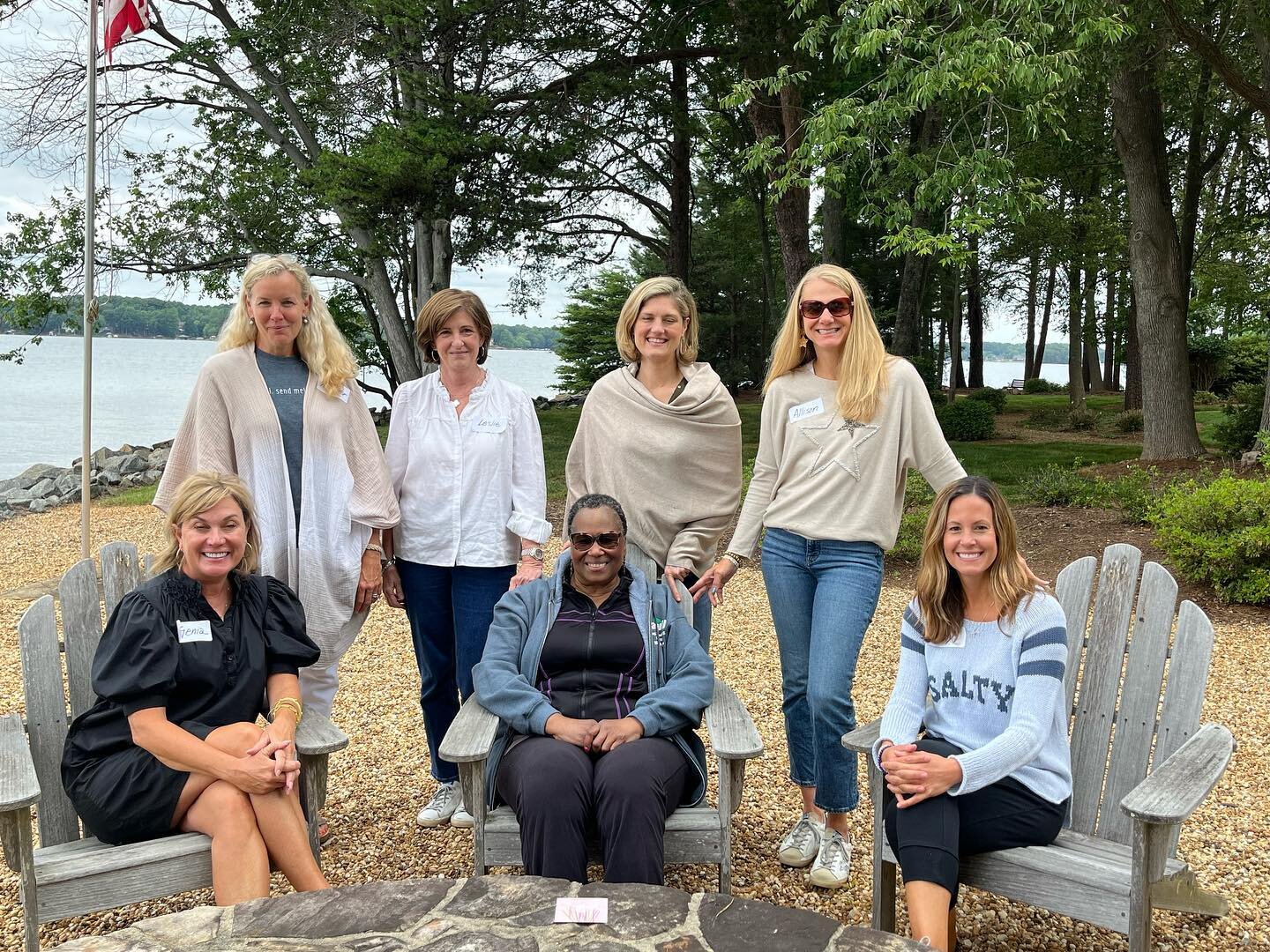 Thanks to the great group of women who joined us at the lake yesterday for our first Serenity &amp; Soul Day  at the gorgeous Peace &amp; Harmony house (thank you @lrteddy )✨✨✨While the sun did not come out much, these woman were certainly shining!

