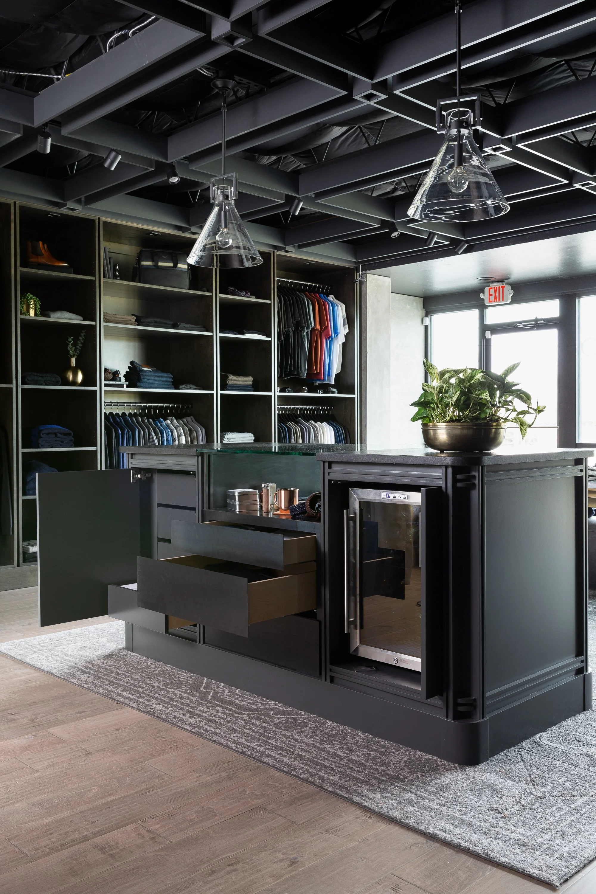 Estilo Mens Retail Remodel and Custom Millwork