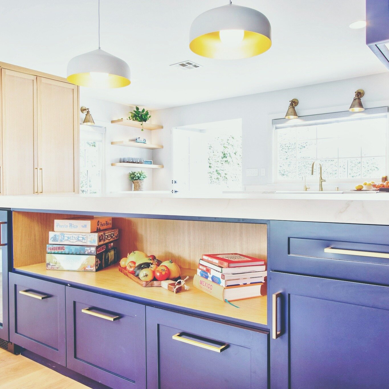 This kitchen combines #RiftOak with navy blue cabinets vs the predictable oak white combo. What other color combos do you think could work?
.
.
.
.
.
 #kitcheninspiration #kitchenrenovation #kitchenremodel #kitchendesign #interiordesignideas #modernk